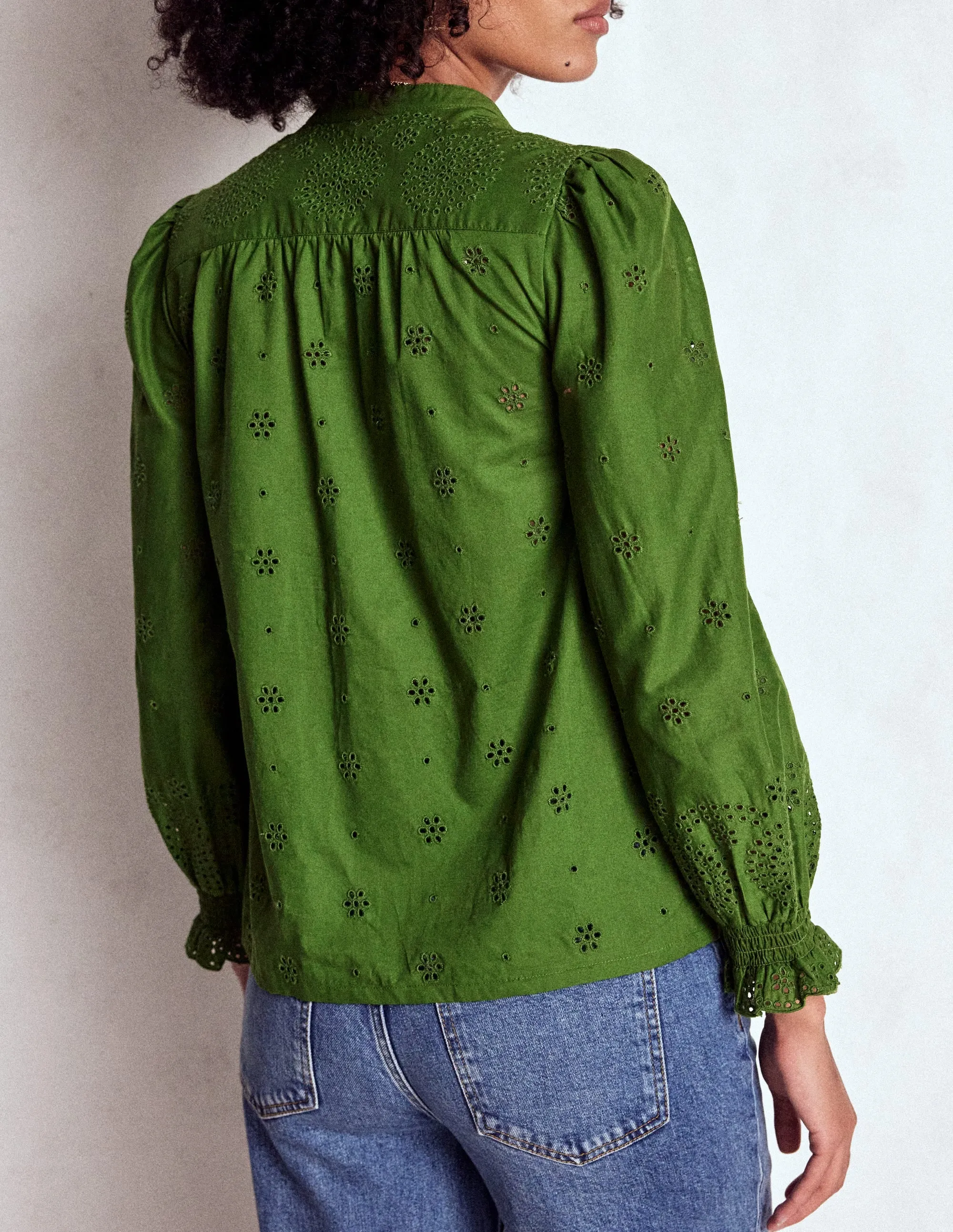 Alice Broderie Top-Promenade Green All Day Comfort Smooth Seam Transition