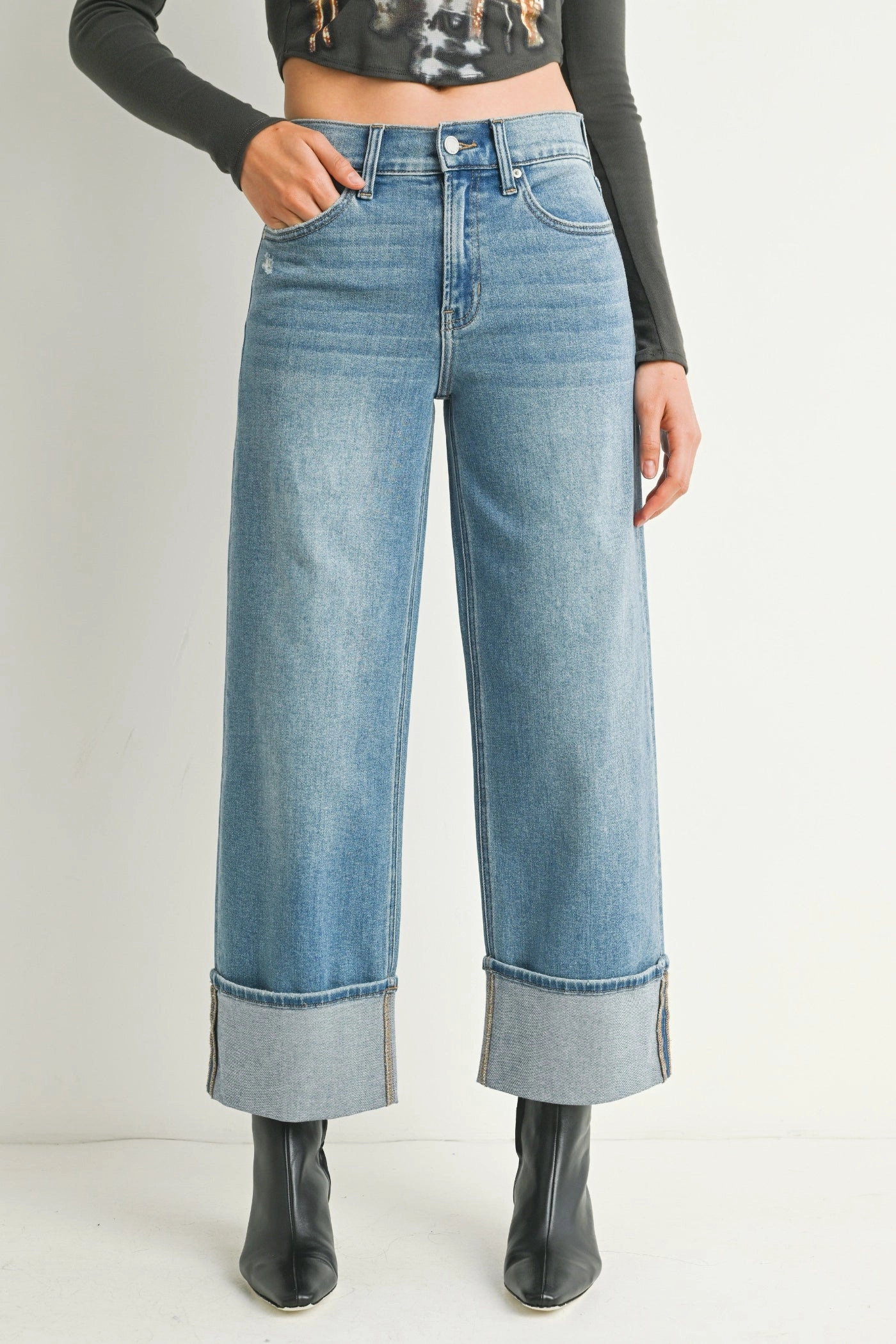 ANA PETITE CUFFED JEANS Daytime Look