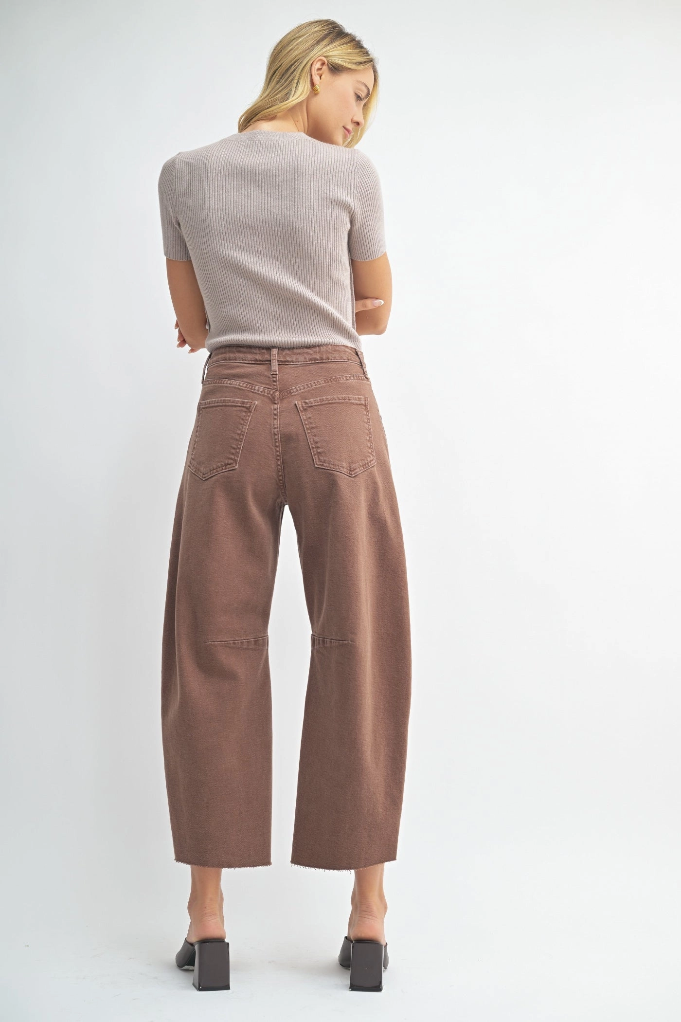 ARIANA ESPRESSO BARREL JEANS High Durability Thread