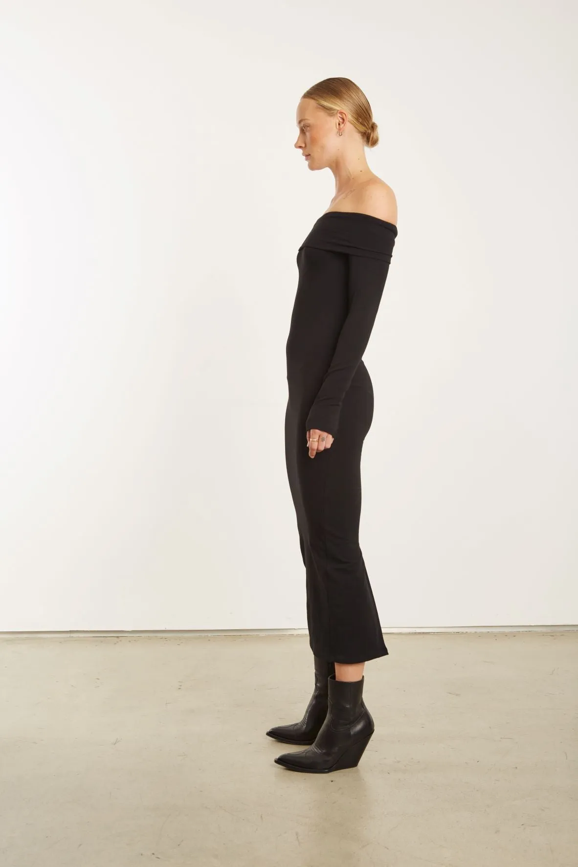 Pleat-Front Maximalist-Trend Black City Off Shoulder Dress