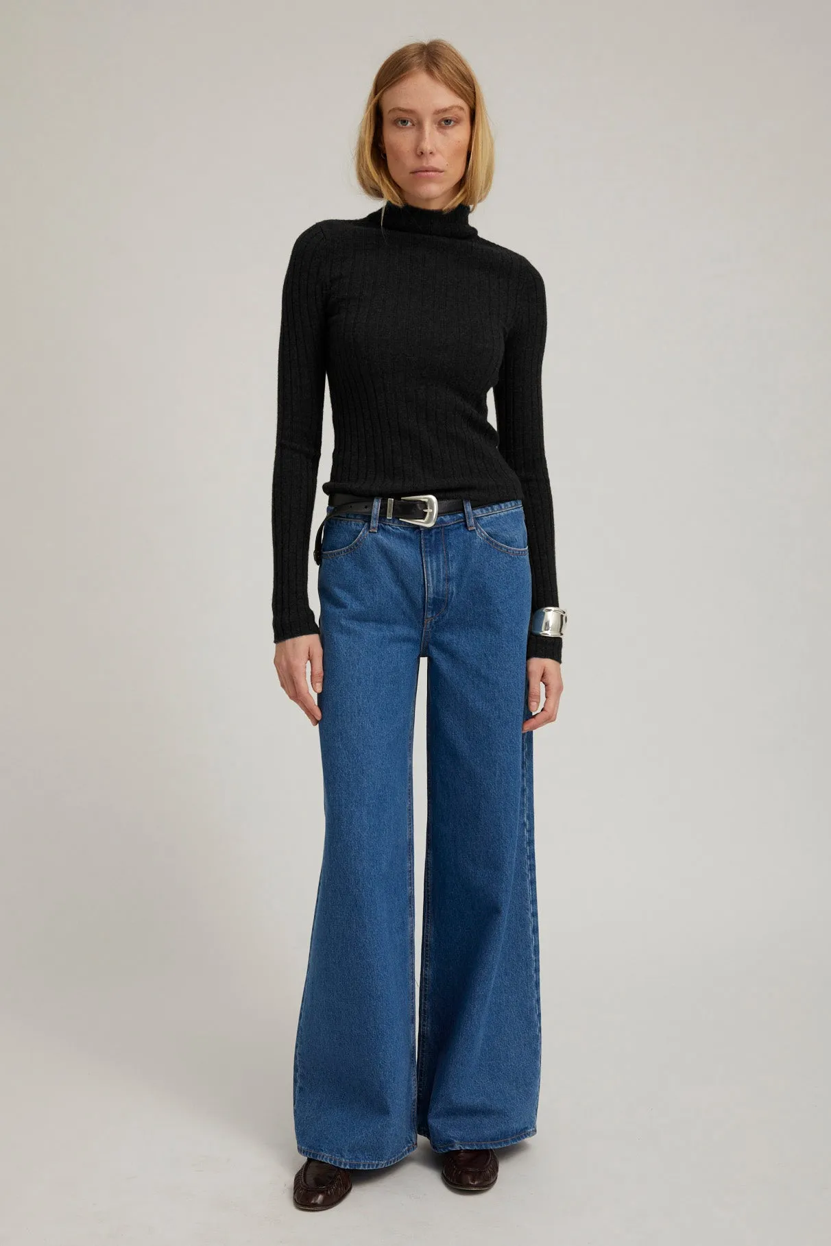 Black Heavy Cashmere Mock Neck Lightweight Layering Option OdorResistant Technology