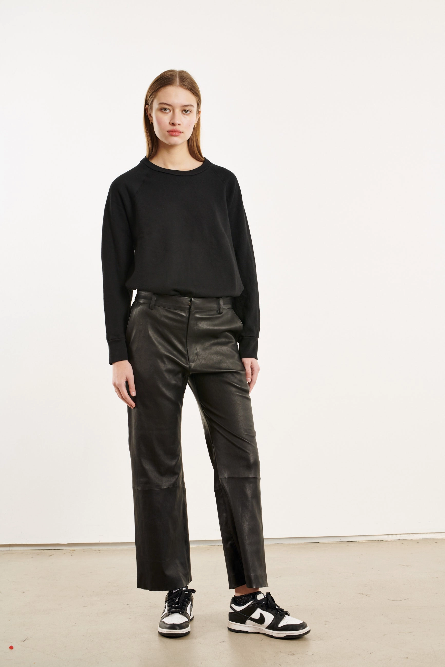 Black Raglan Sweater Durable Stitching Non Irritating Seams