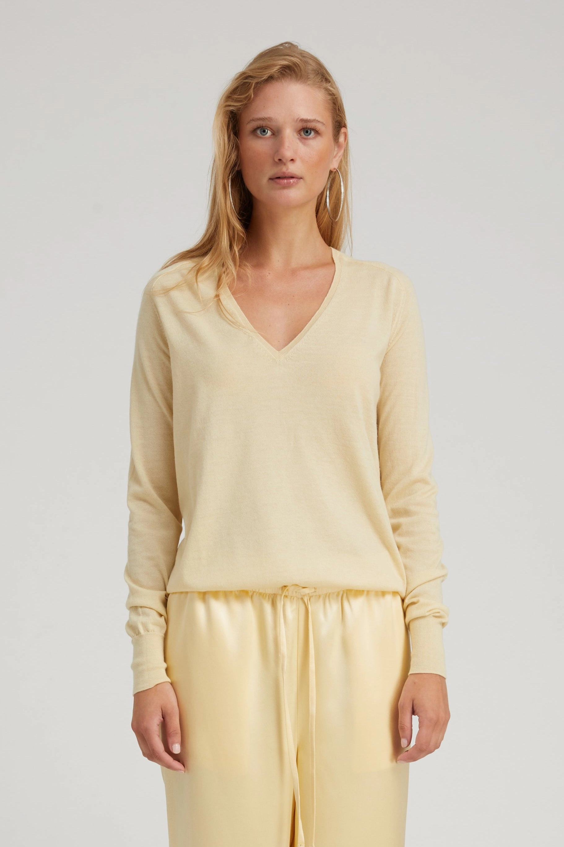 Butter Cashmere V-Neck Sweater Convertible Neckline AntiPill Surface