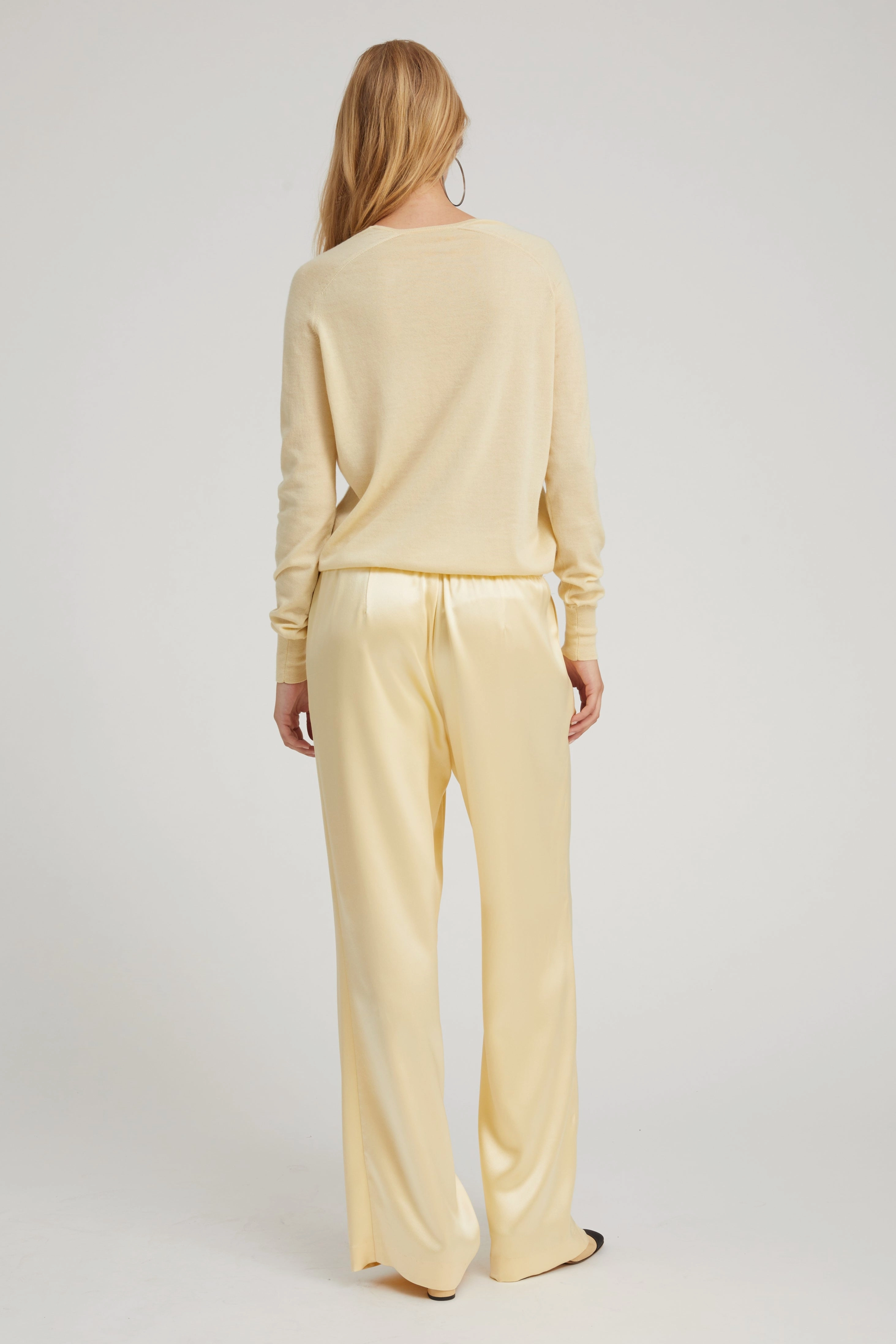 NonChafe Lining Outdoor Apparel Butter Cashmere V-Neck Sweater