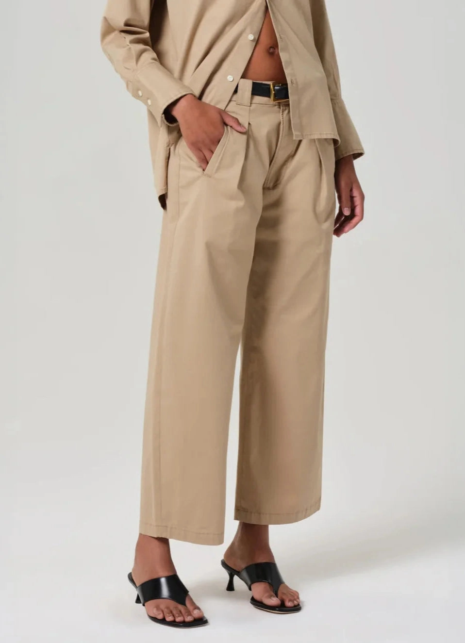 Move Comfort Cara Cropped Pleated Trouser in Catalina