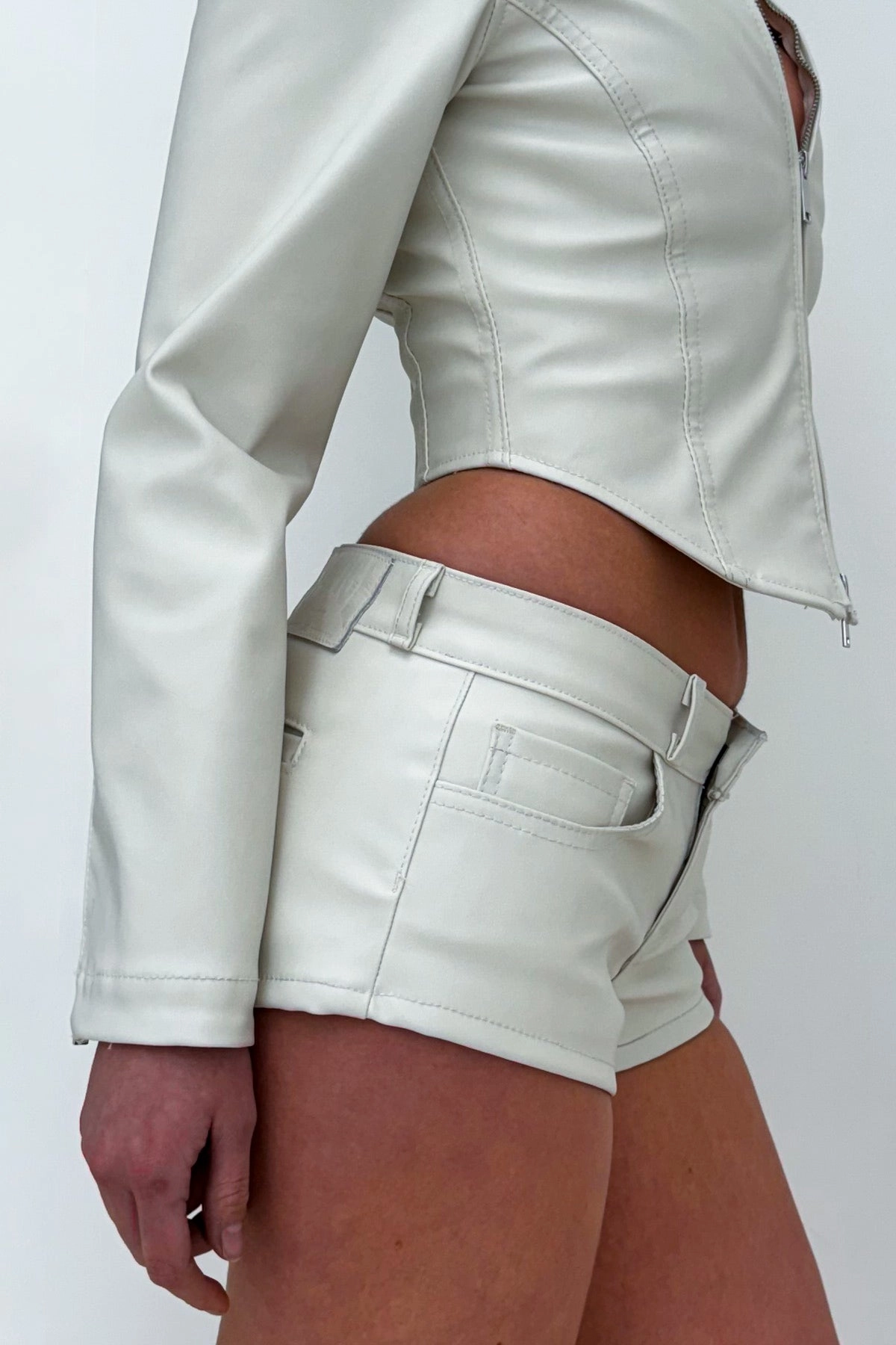 DAKAR MICRO SHORT / IVORY Performance Design Fit