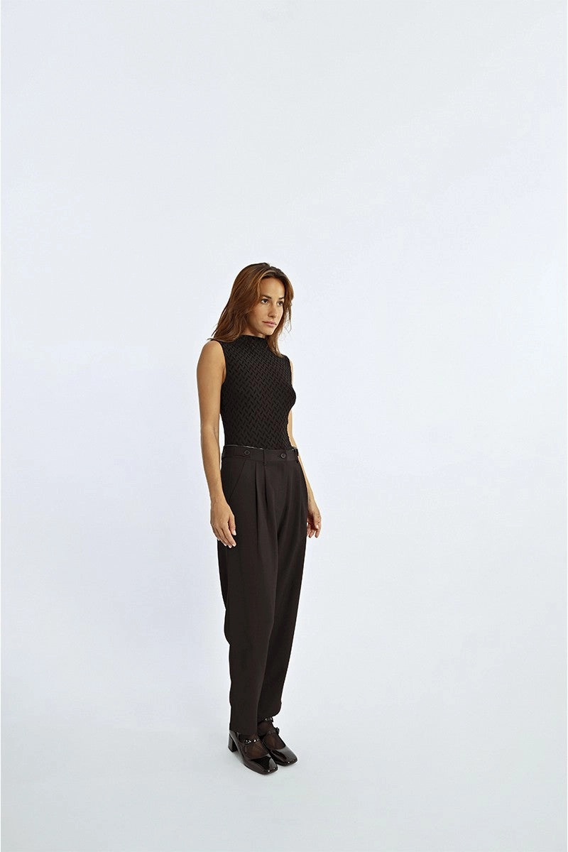 Wide Pleated Pants in Black Comfort Layer Wear No Ride Fit