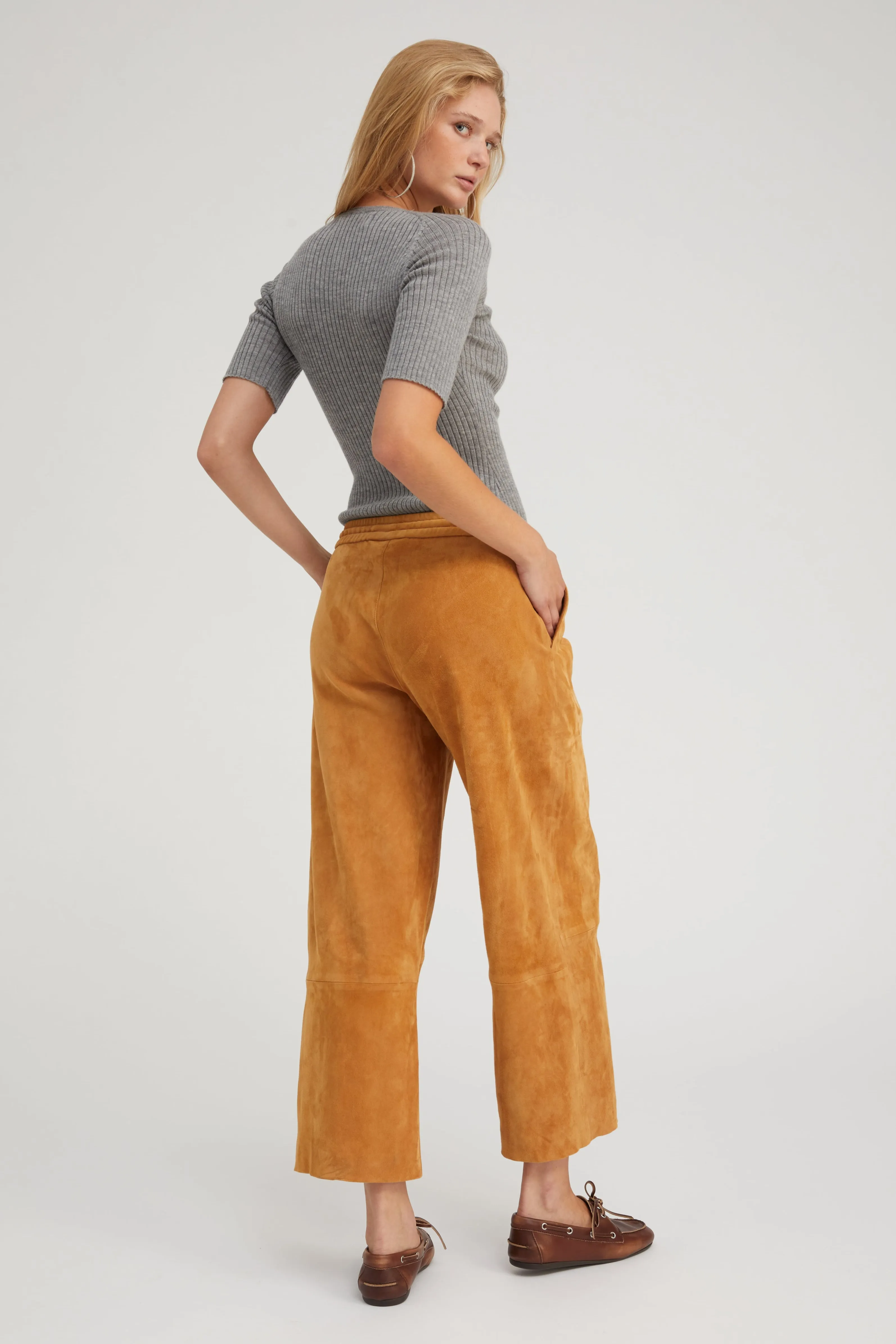 Nutmeg Suede Cropped Baggy Pants Seam-Free