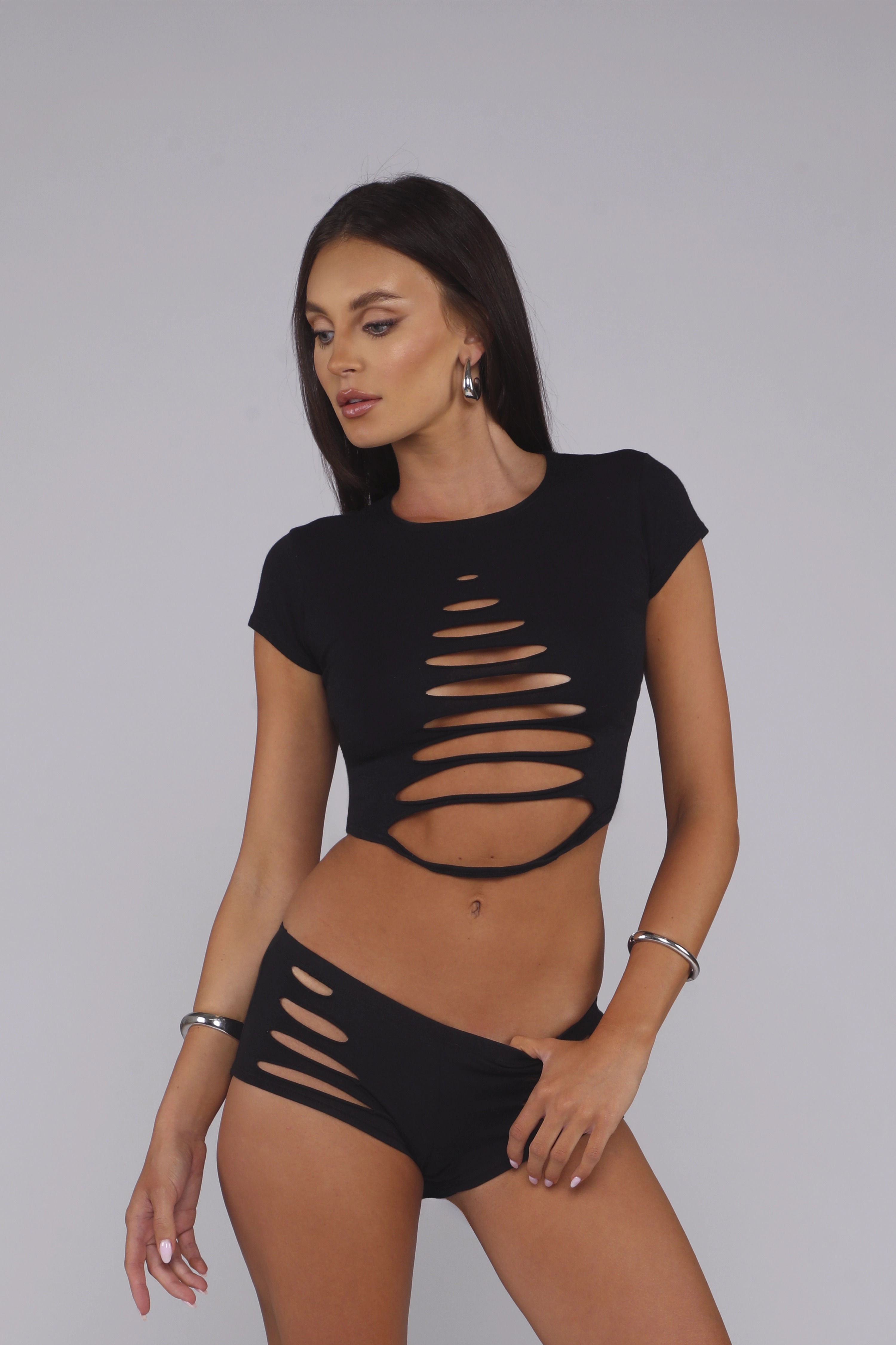 CUTAWAY SHORT / TEEN SPIRIT Workout-ready Chic Design