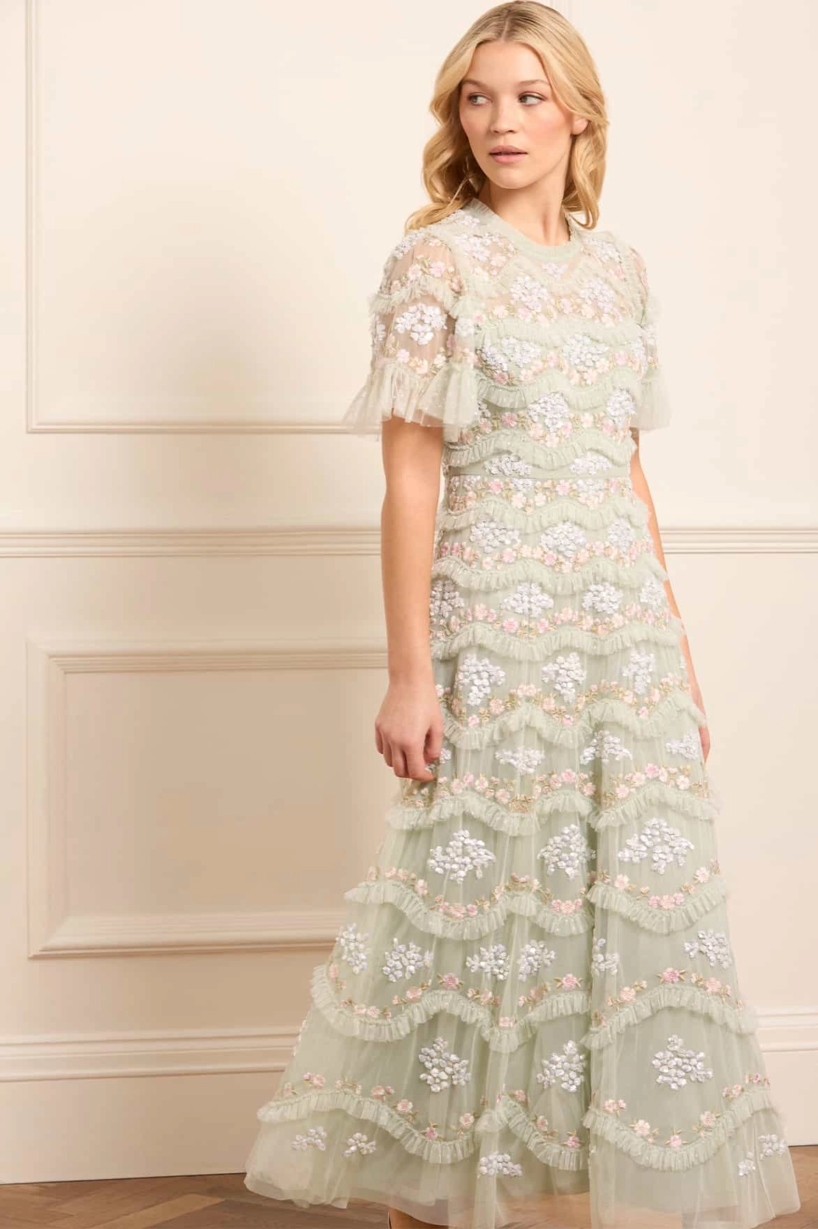 Boho Aesthetic Bold Look Daisy Wave Ankle Gown