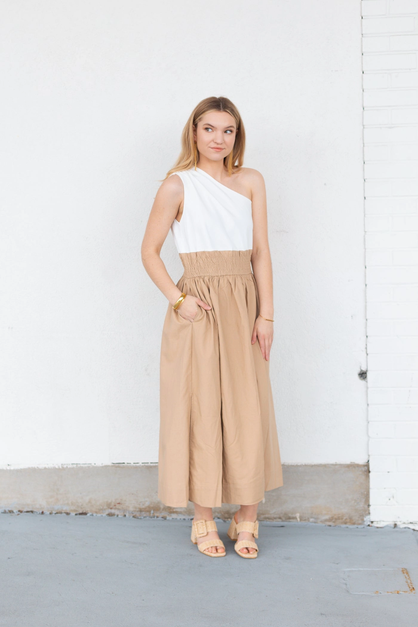 DELLA DRESS Poised Vibe Button Accent