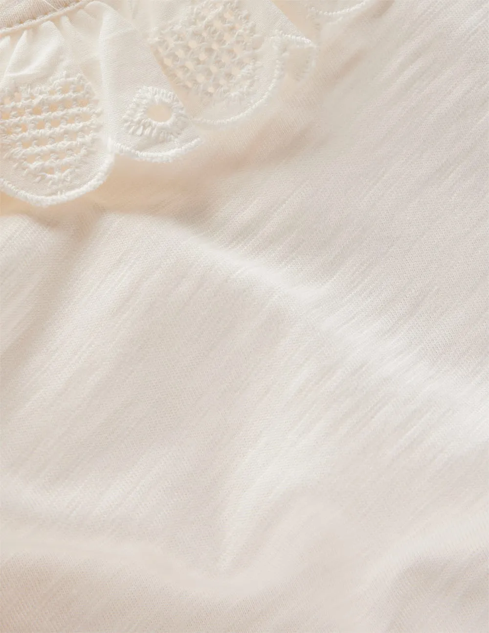 Broderie Heart Trim Top-Soft Ivory Teenager coolness