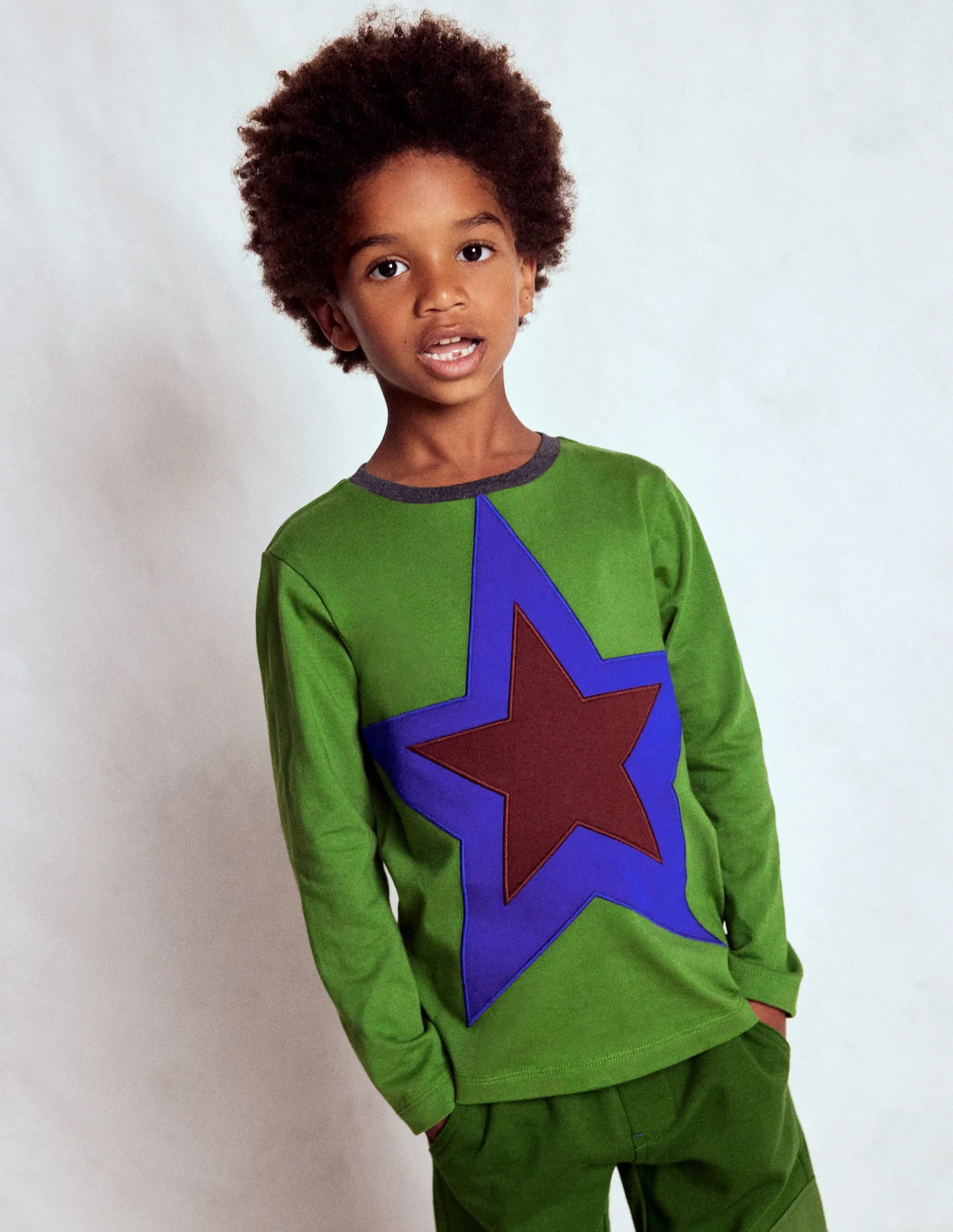 Star Appliqu T-shirt-Broccoli Green Star Biodegradable Fiber V-neck Shirt