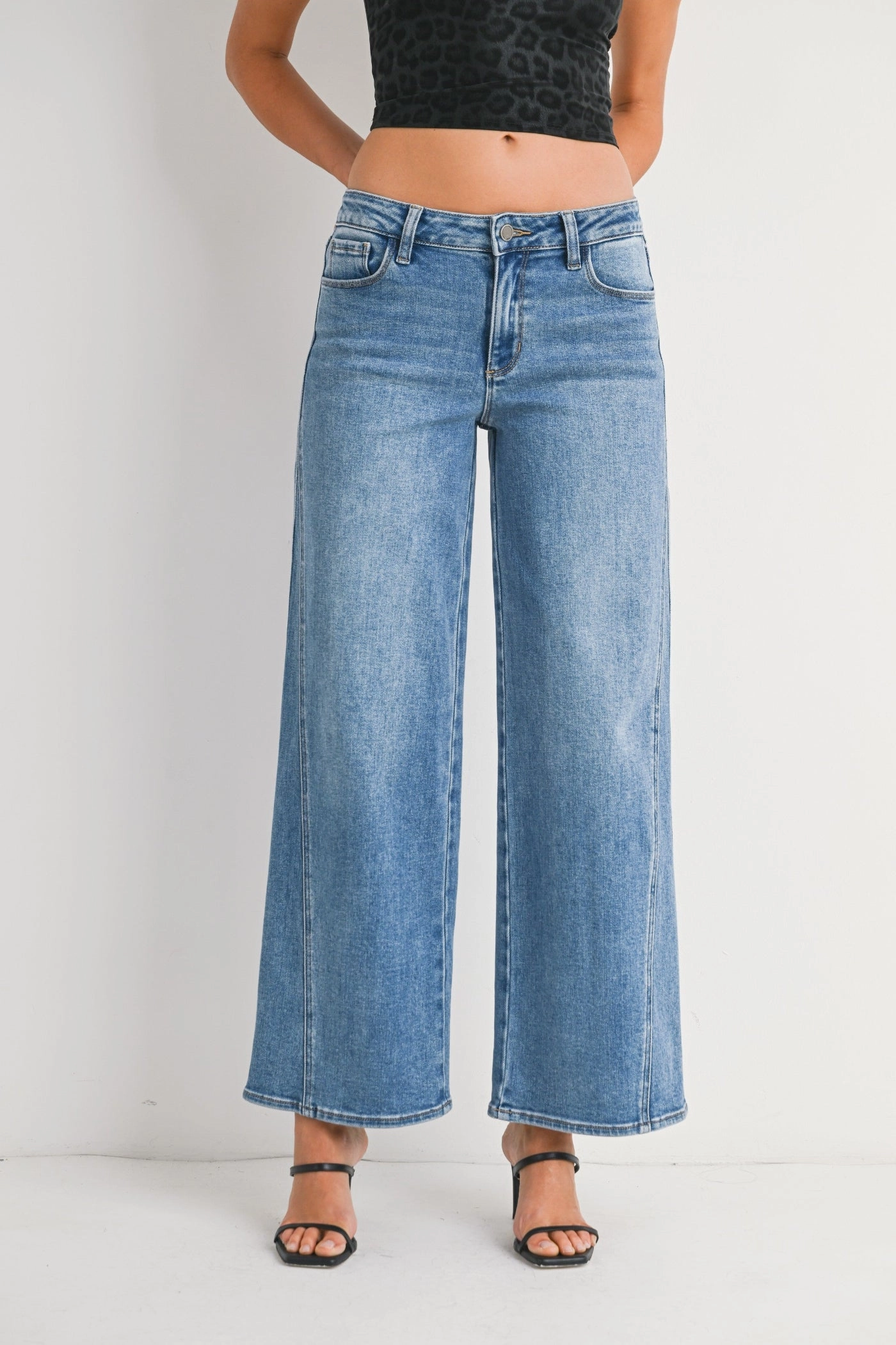 Artist Vibe Travel Outfit ELENA WIDE LEG JEANS