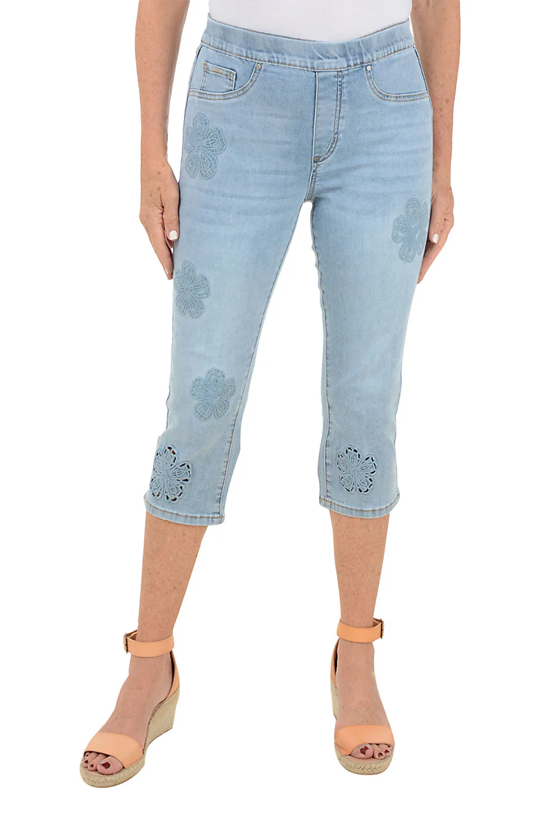 Light Flex Embroidered Flower Pull-On Denim Capri Pant