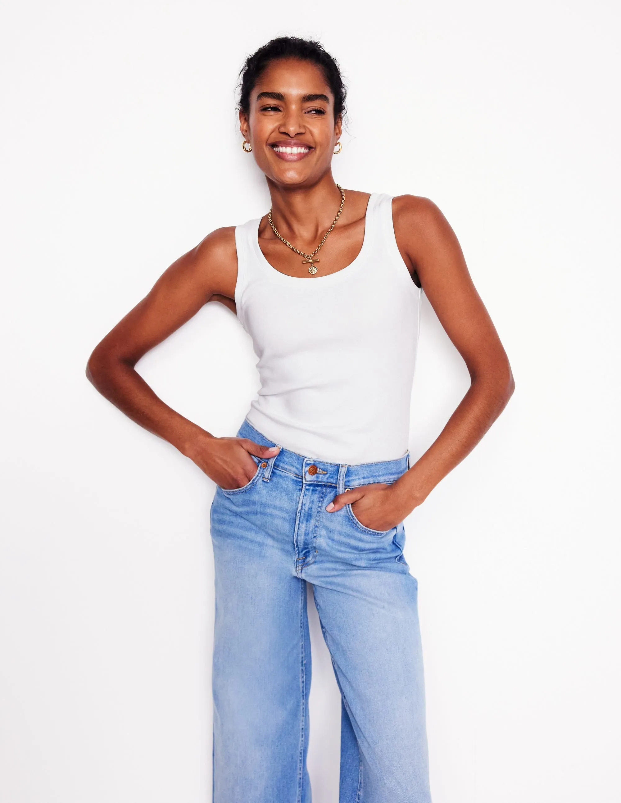 Essential Scoop-Neck Vest-White Comfortable Fabric