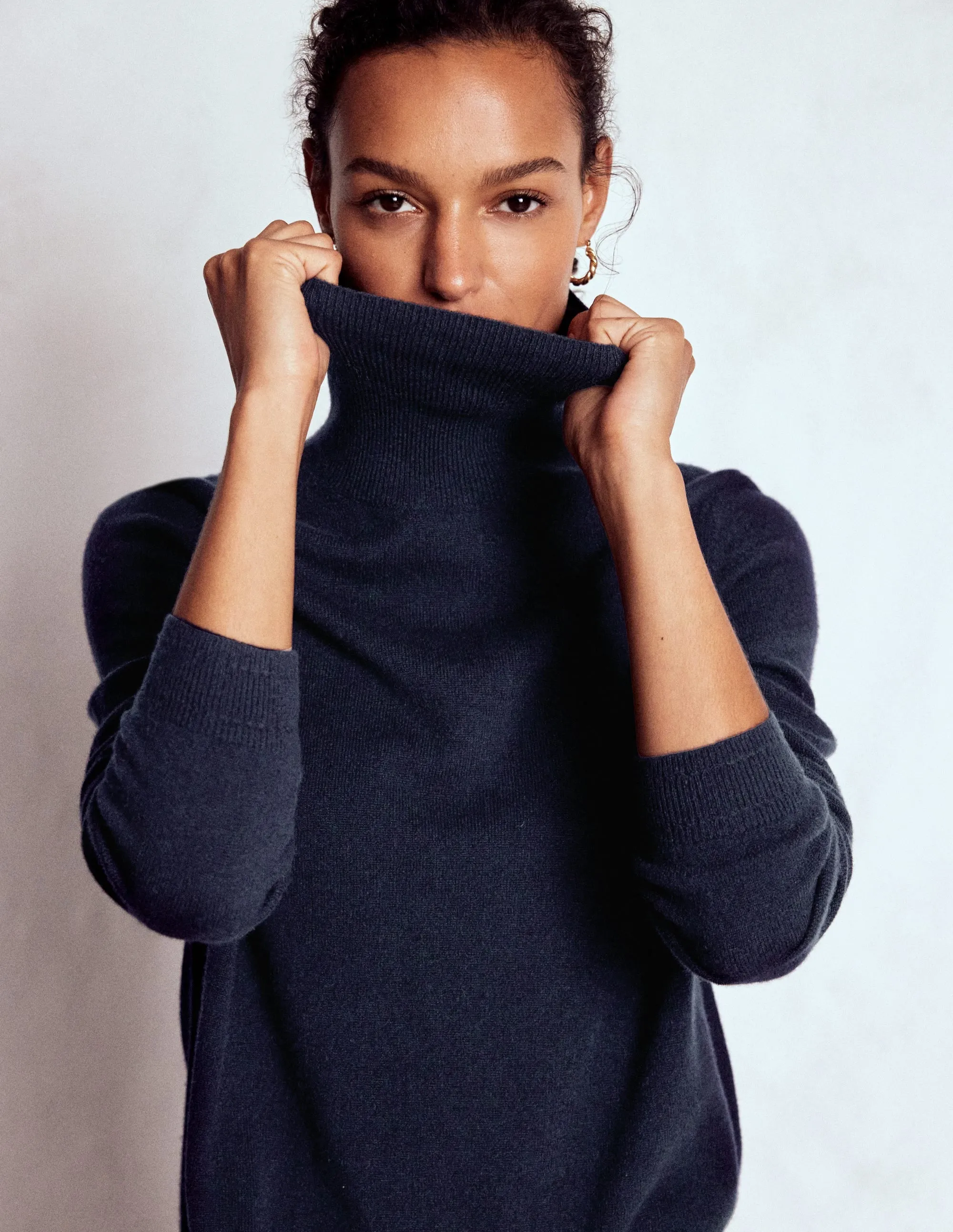 Non Irritating Edging Eva Cashmere Roll Neck Jumper-Navy
