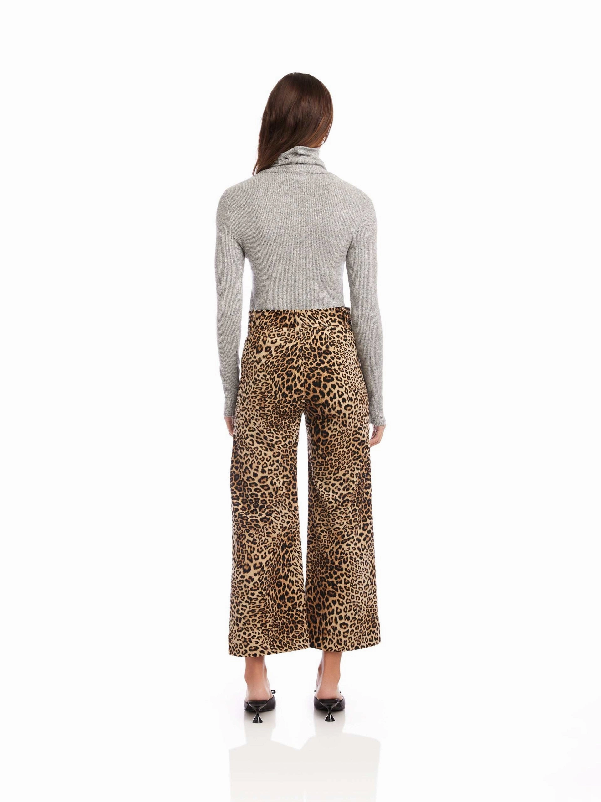 Urban Look No Ride Fit Rylee Cropped Pants in Leopard