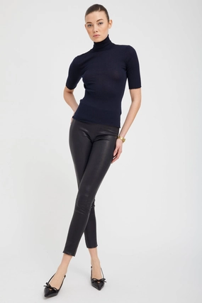 Slimming Fit Navy Leather Ankle