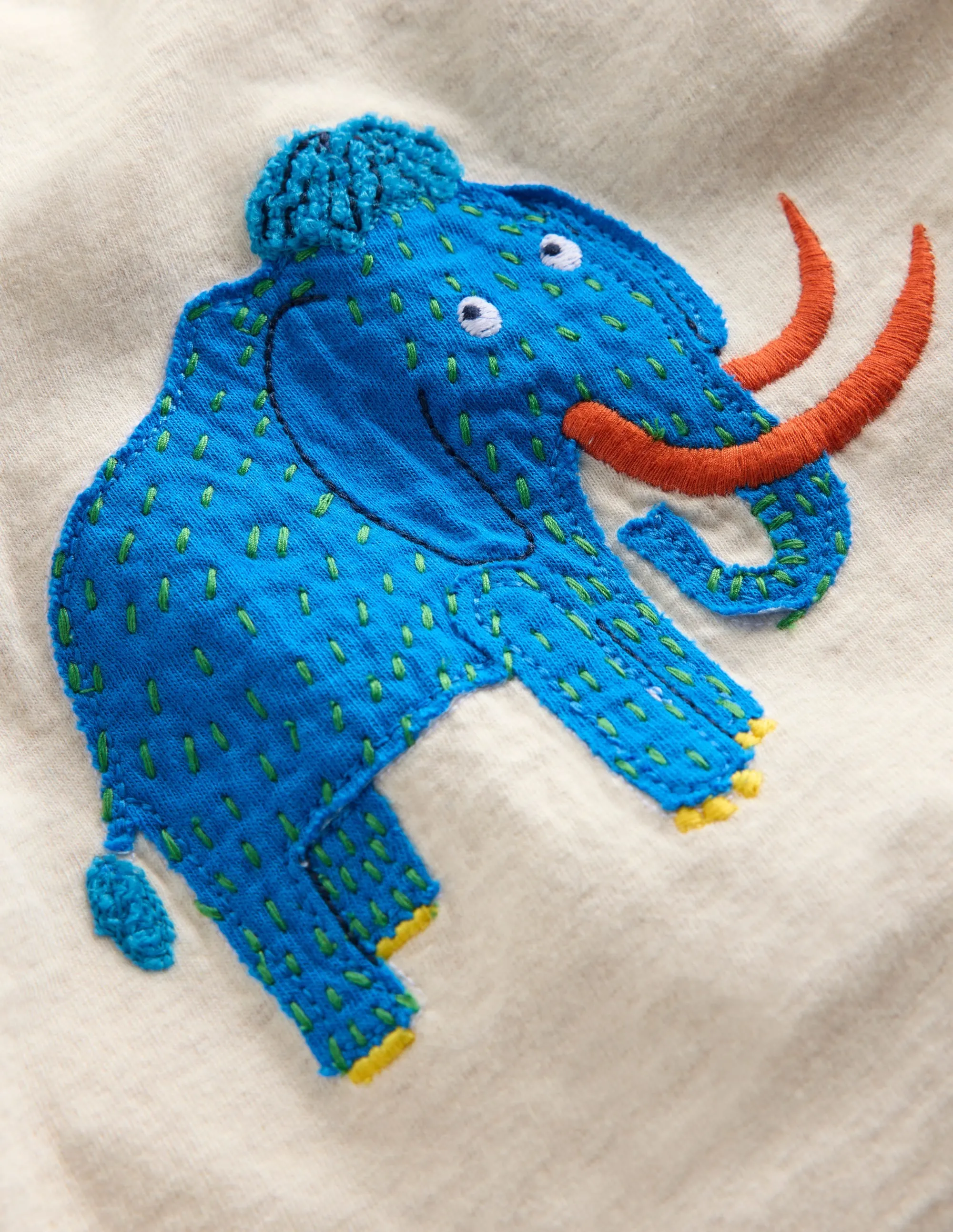 Fitted Shirt Non Restrictive Cut Long Sleeve Applique T-Shirt-Oatmeal Mammoth