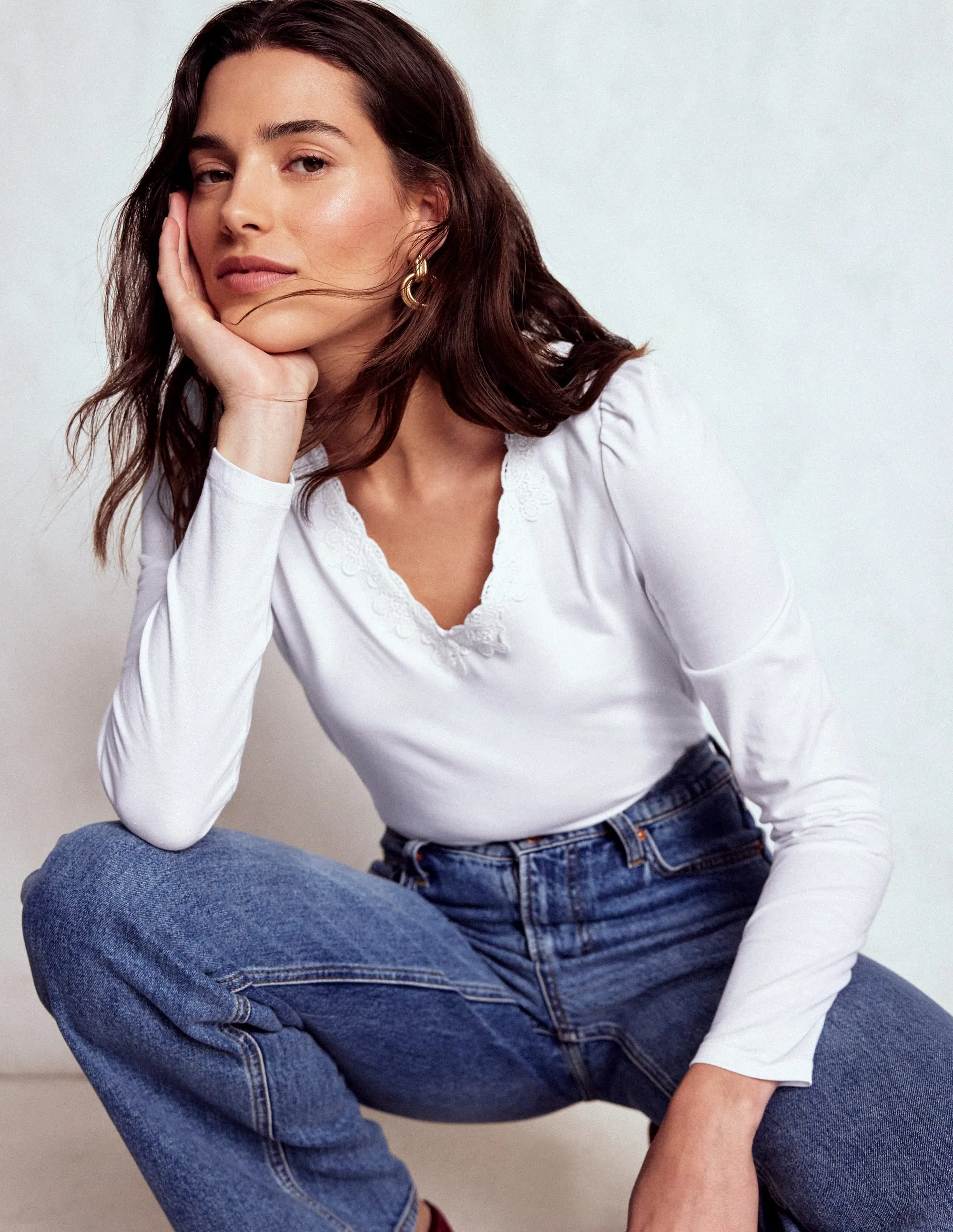 Durable Blend Vintage Pullover Flora Lace V-neck Top-White