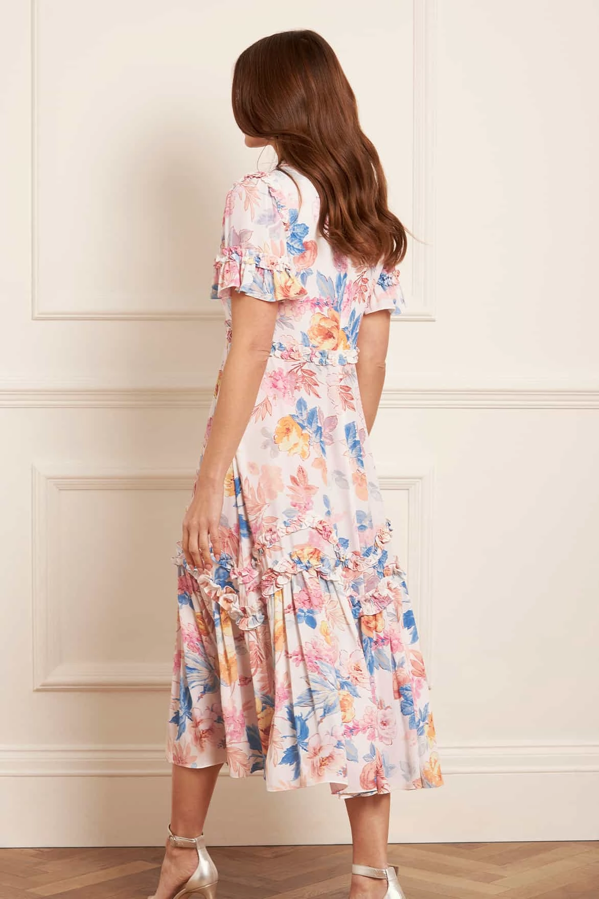 Resort-Wear Chic and Elegant Mariannes Floral Satin V-Neck Ballerina Dress