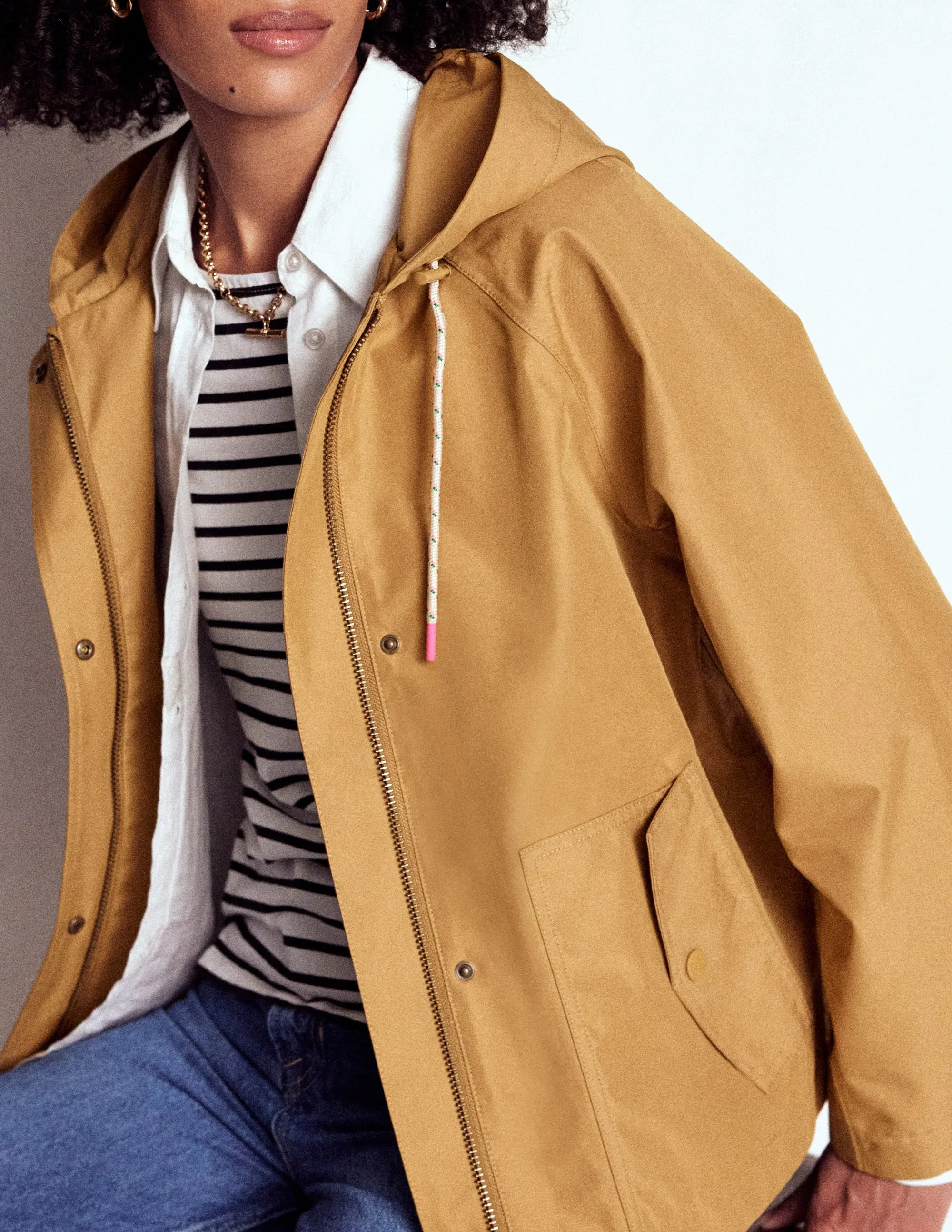 QuickAccessPockets Weekend Ready Cropped Rain Mac-Hazelnut Brown