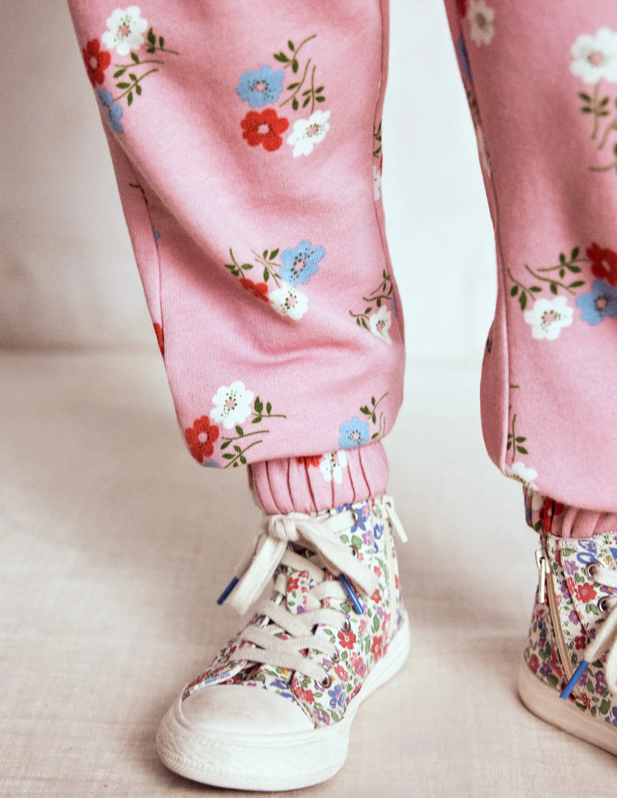 Printed Sweatshirt-Hotchpotch Floral Eye-Catching