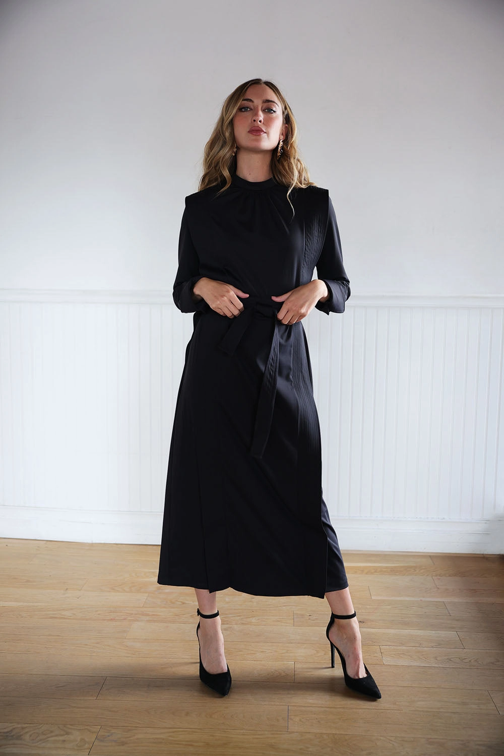 Issa Belted Midi Dress Silk Flow foldable