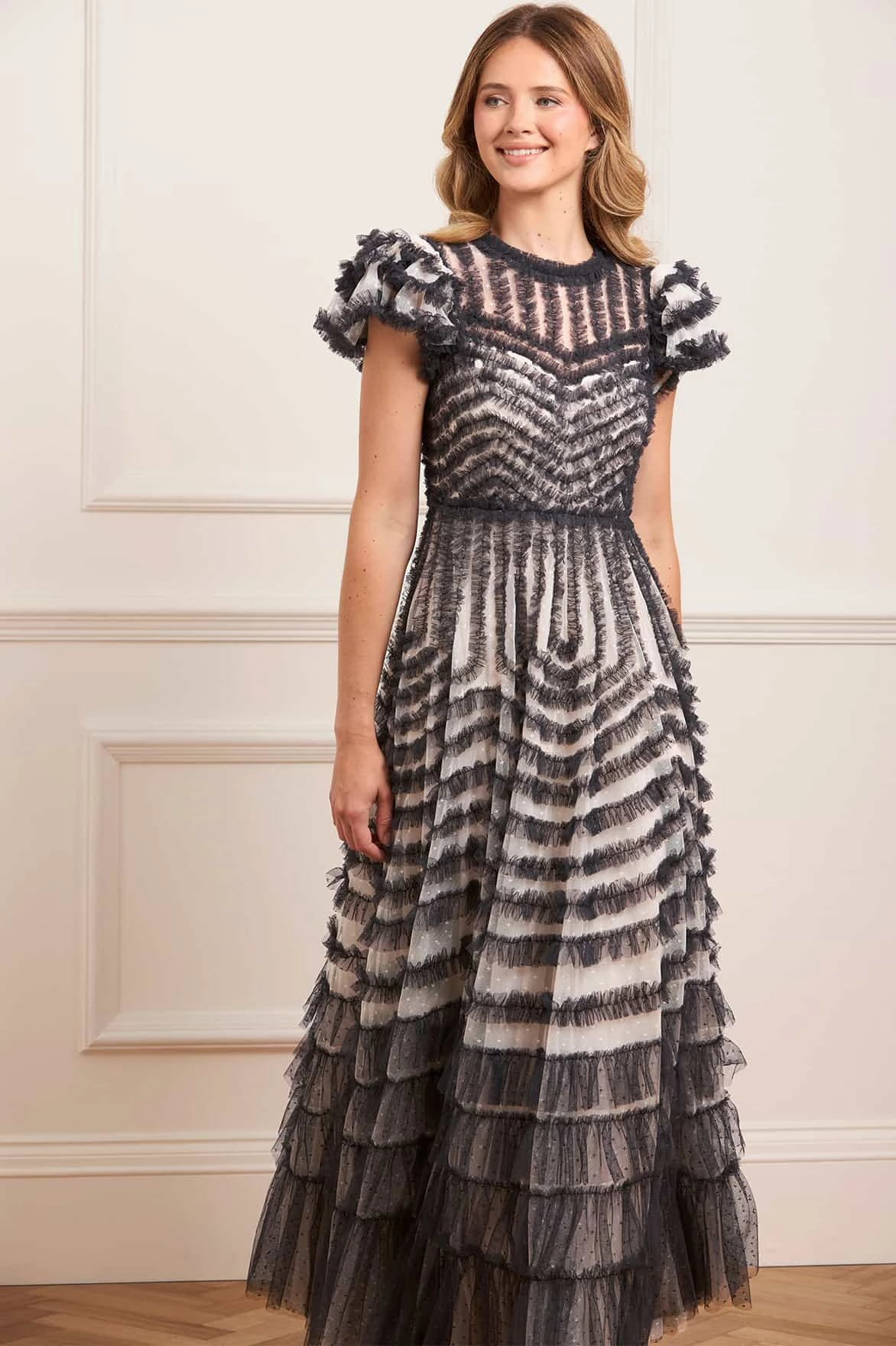 Smooth Surface La Vie En Rose Round Neck Short Sleeve Gown