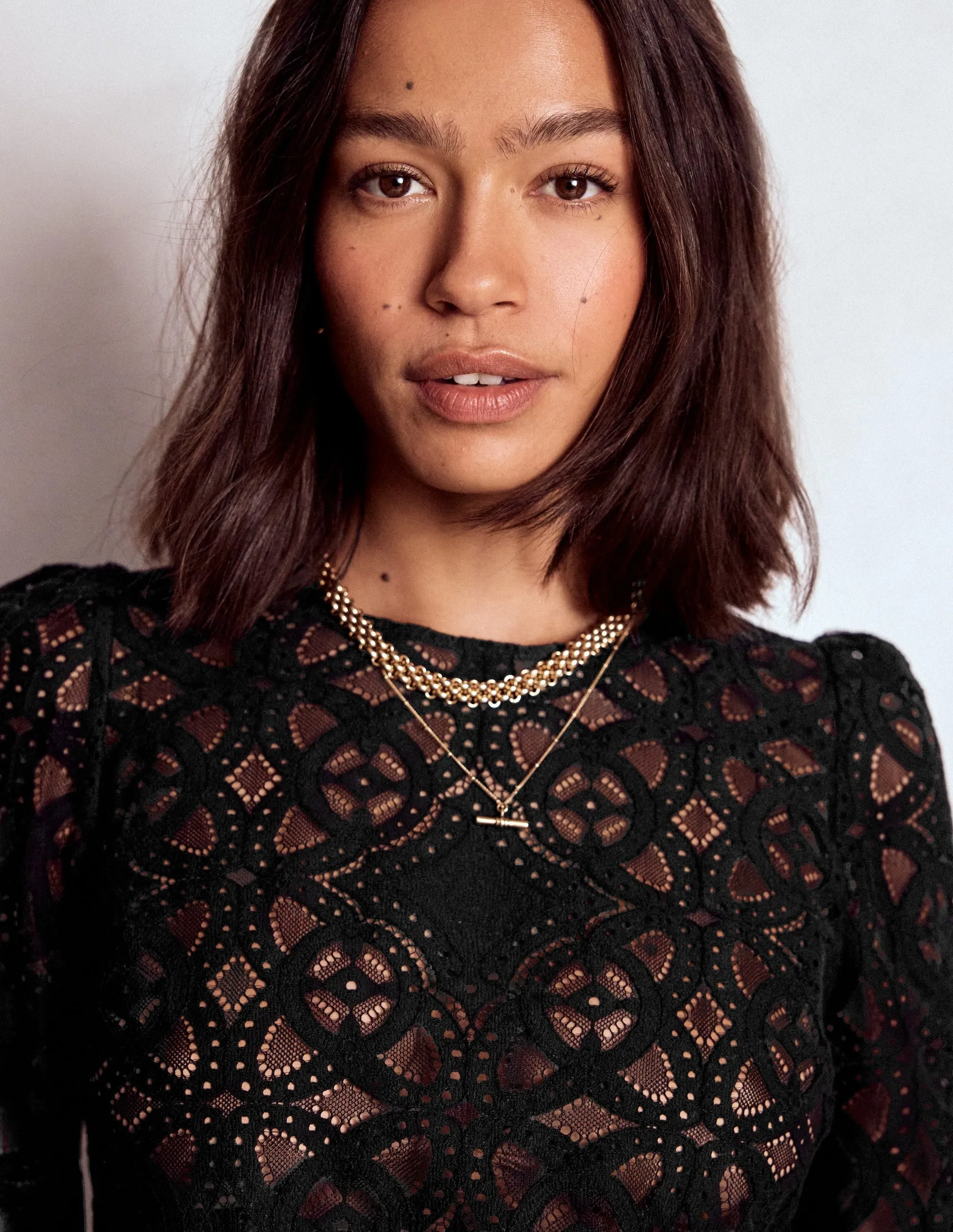 Non Restrictive Armhole Cut ReflectiveTrims Lace Crew Neck Top-Black