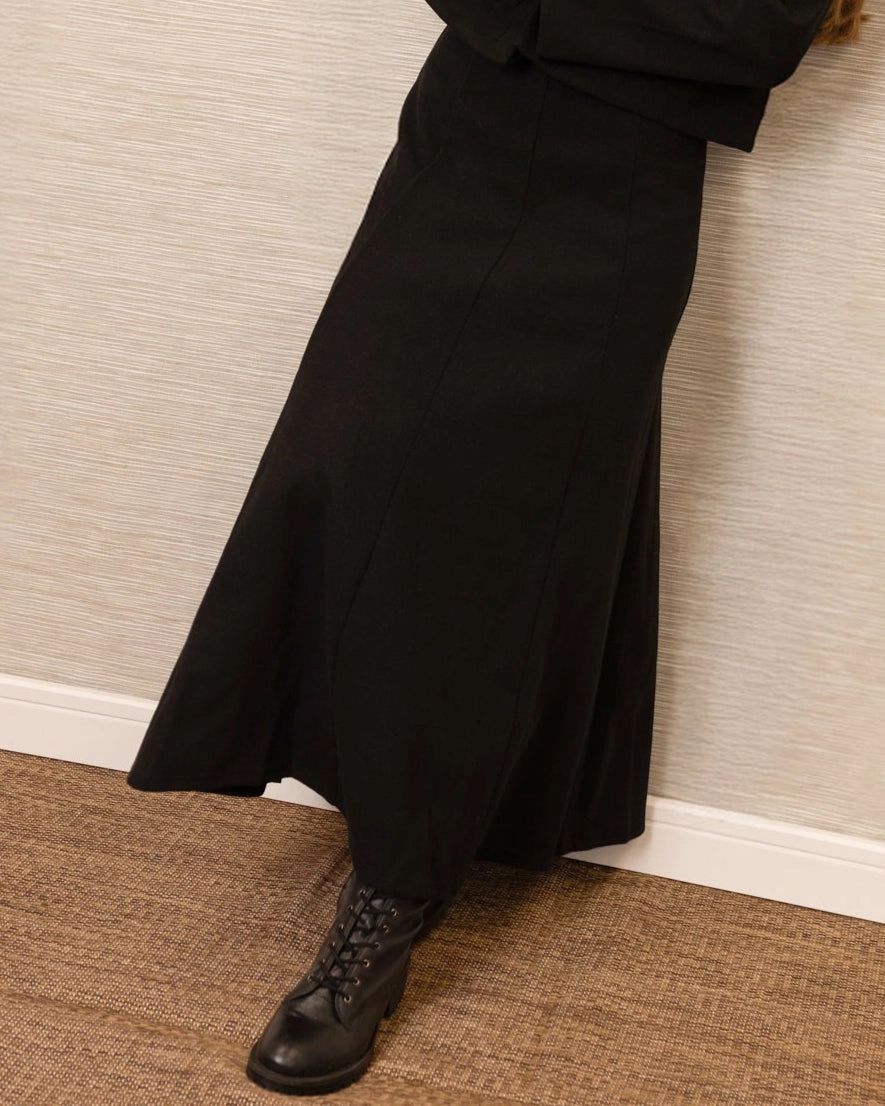 Lainey Panel Maxi | Black Detachable Detail