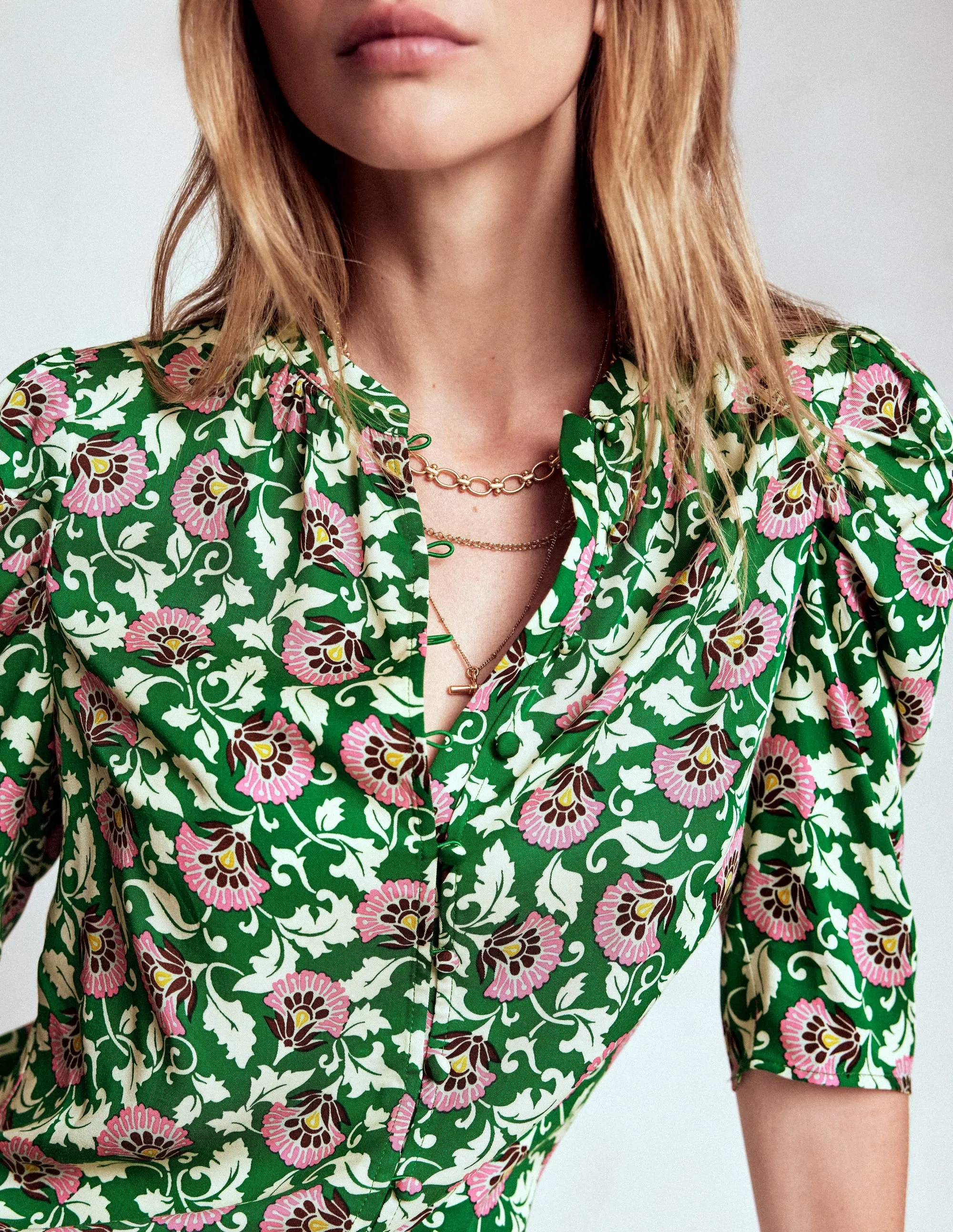 QuickRelease Fastener Mutton Sleeve Smart Top-Rich Emerald, Ornate Vine