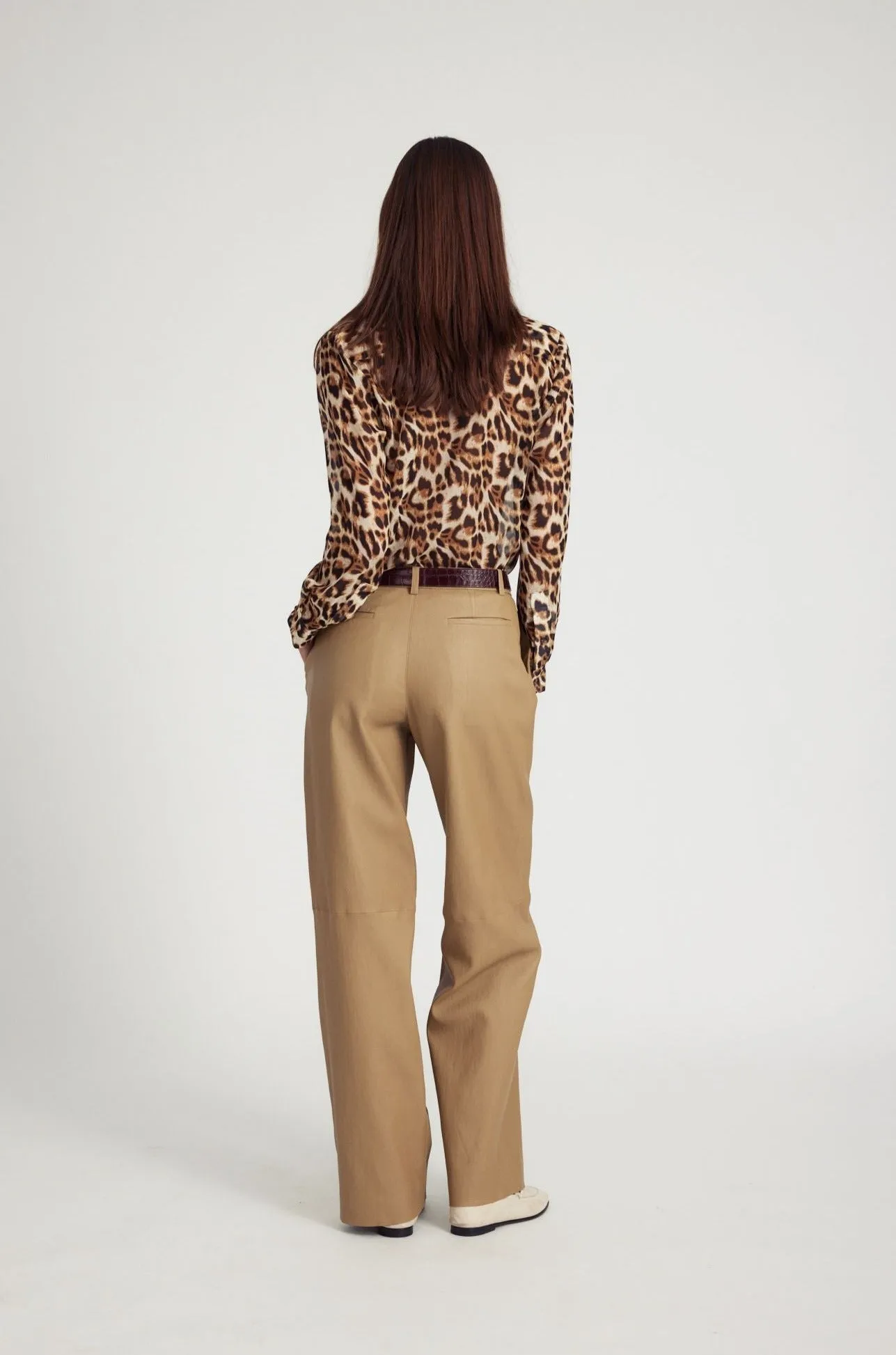 Leopard Silk Fitted Button Down Tagless Collar