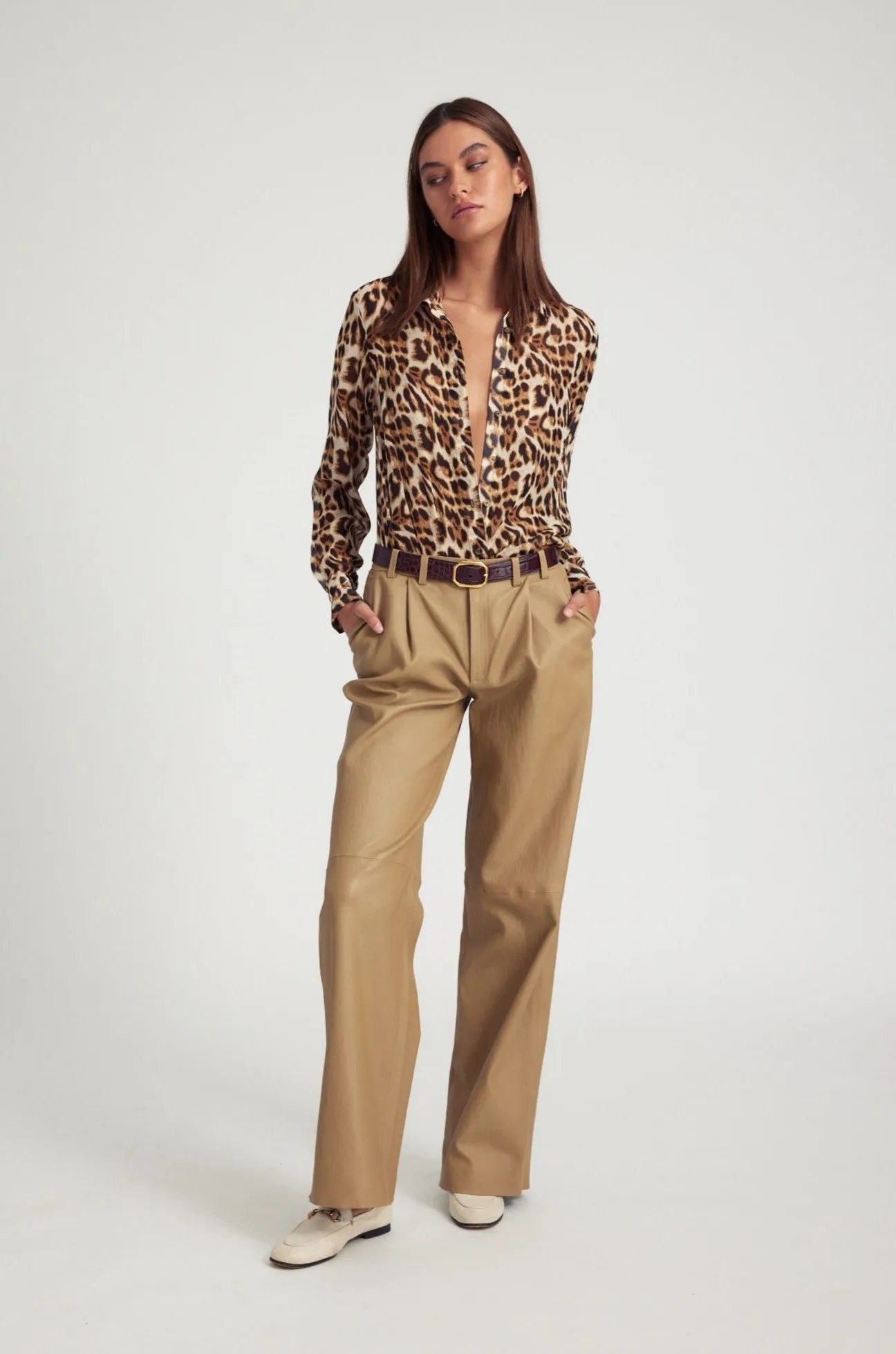Reinforced Stress Points SecurePockets Leopard Silk Fitted Button Down