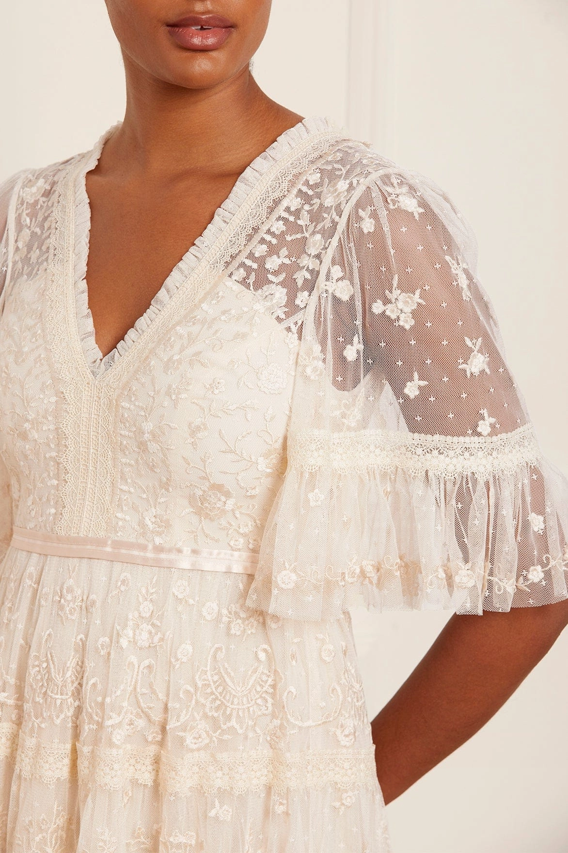 Luxe Fit Subtle pattern Lottie Lace Gown