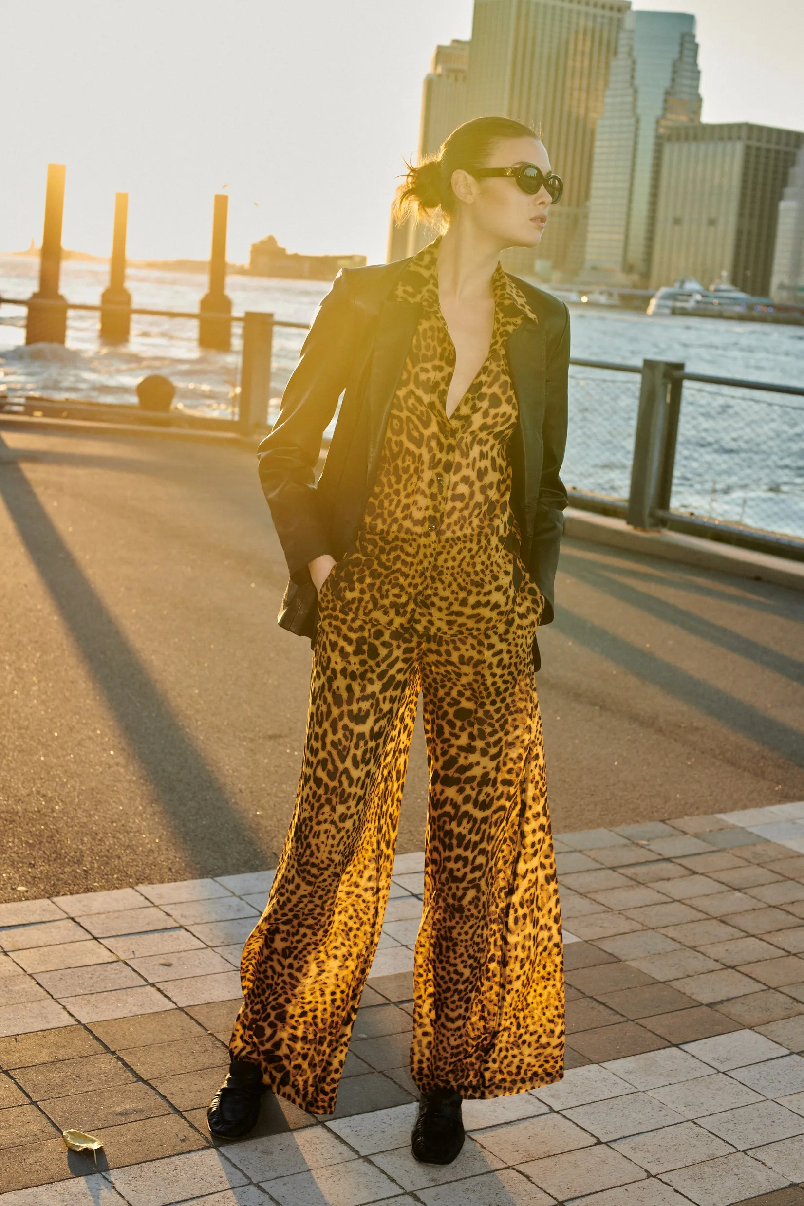 Layered Hem Detailing Stretch Fabric Dark Leopard Silk Fitted Button Down