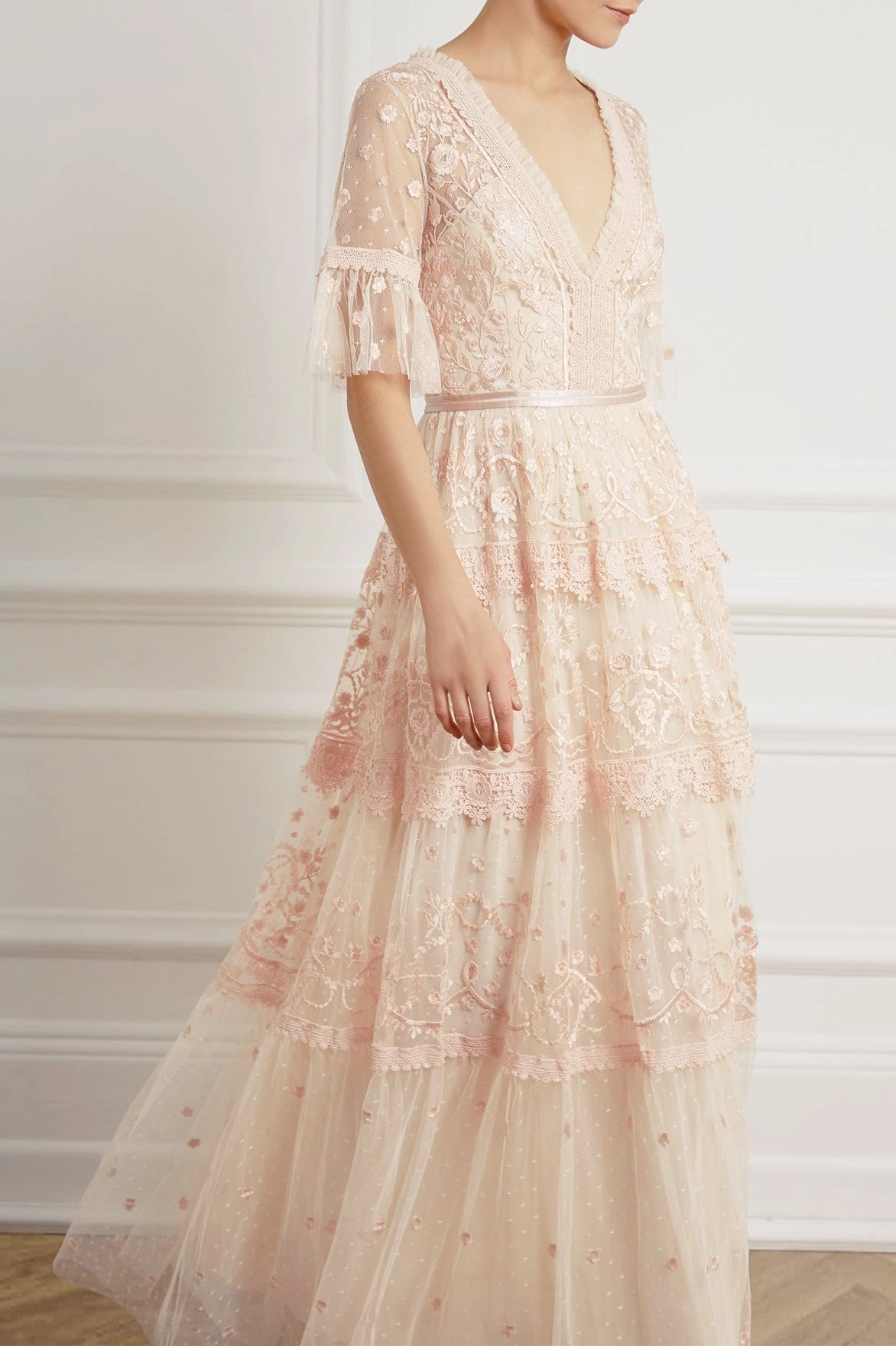 Midsummer Lace Gown Leg-Lengthening MoistureWickingTechnology