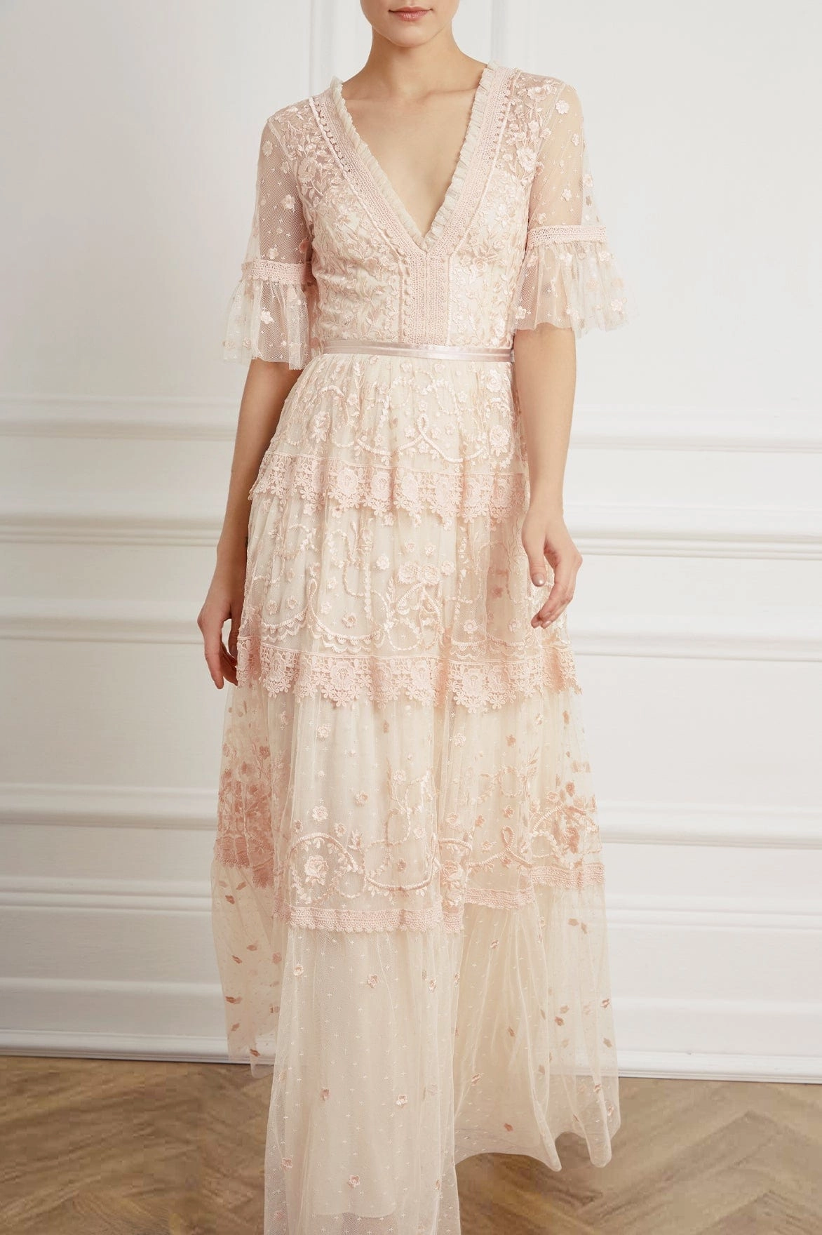 Sleek Tone Light Appeal Midsummer Lace Gown