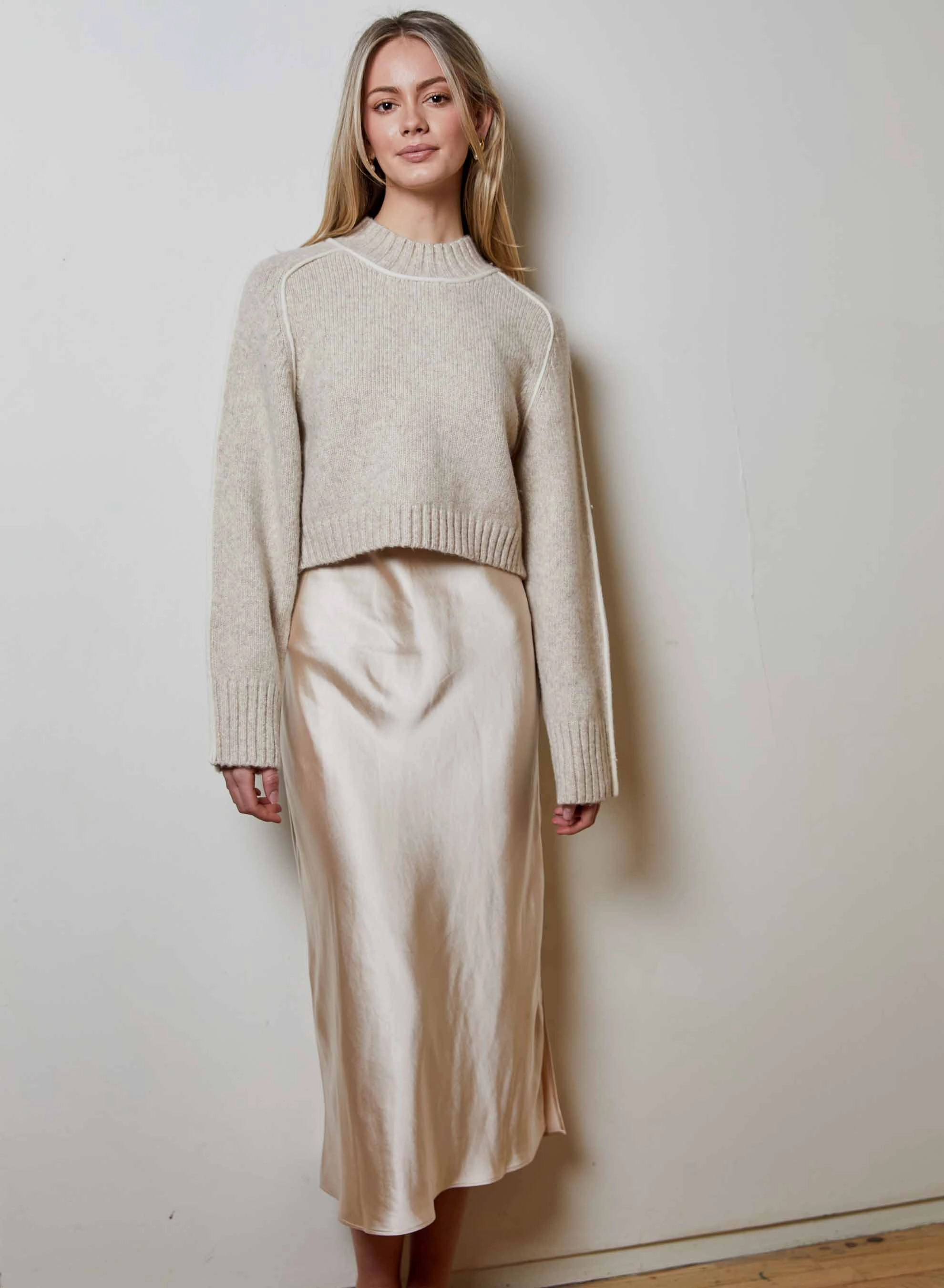 Nik Swtr/Dress Oat Combo Shine Skin Fluid Fabric