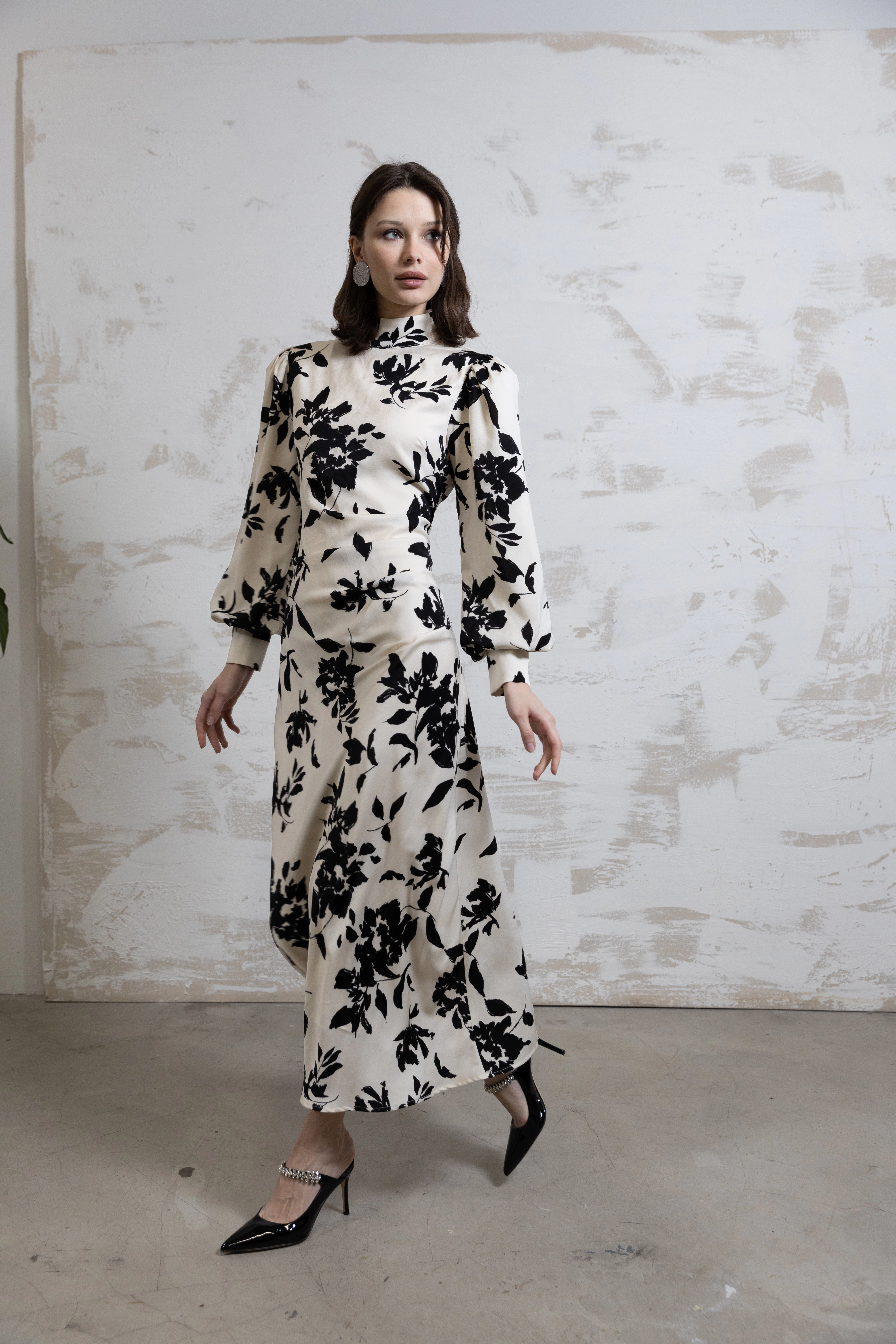 Adjustable-Length Casual Silhouette Noir Fleur Maxi