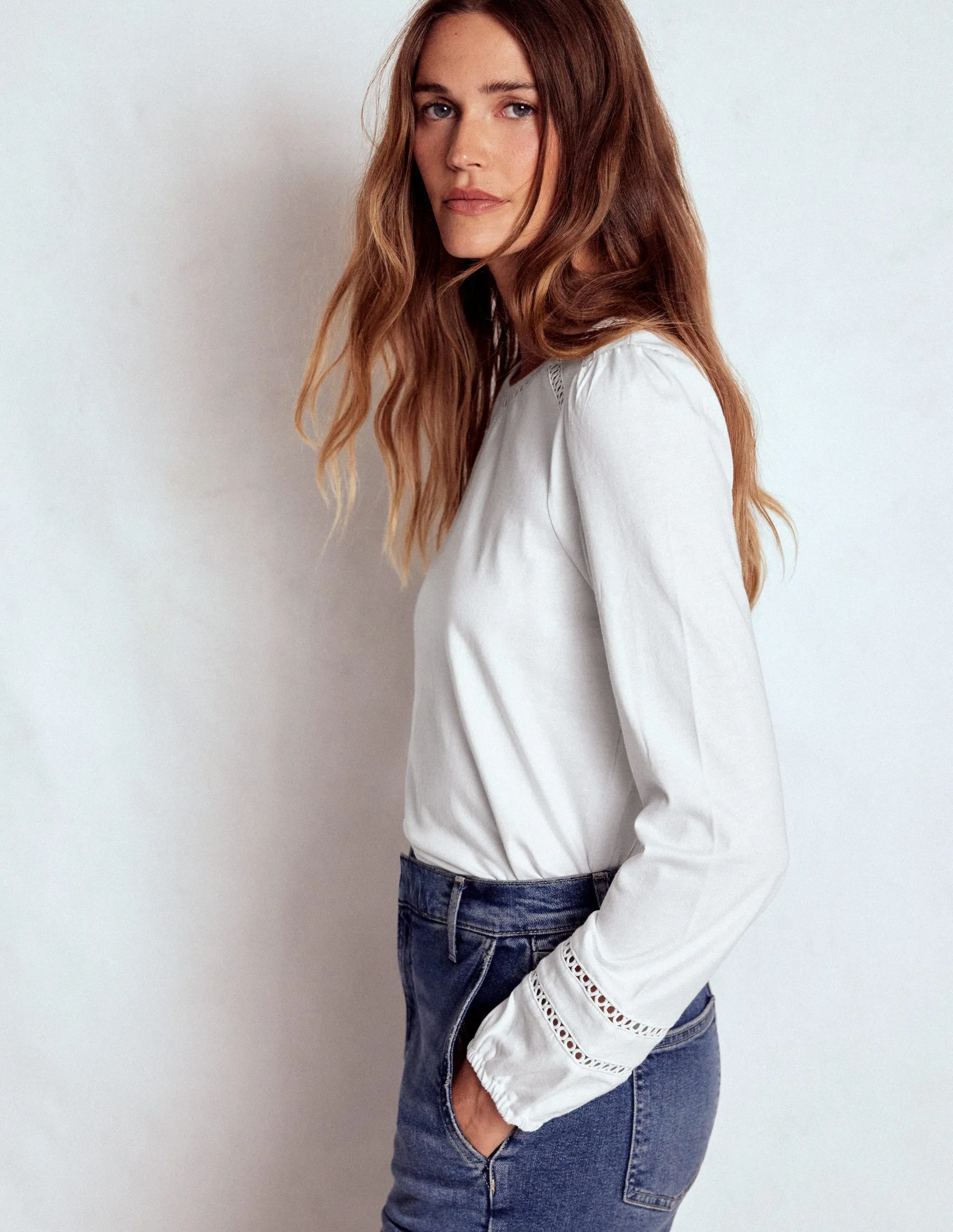 Flo Trim Detail Top-White Wrinkle Resistant Lightweight insulation