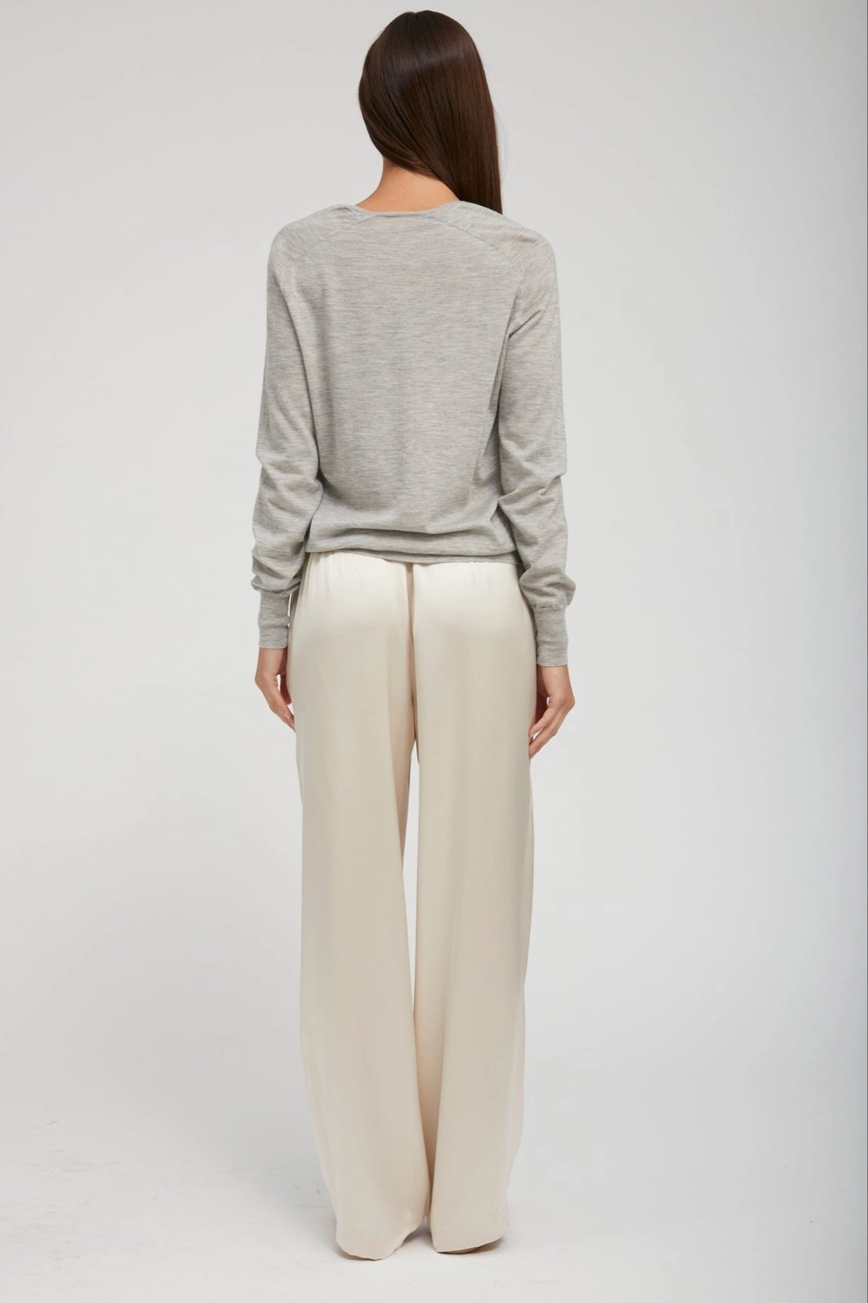 NonChafe Tag Placement Oxford Cashmere V-Neck Sweater