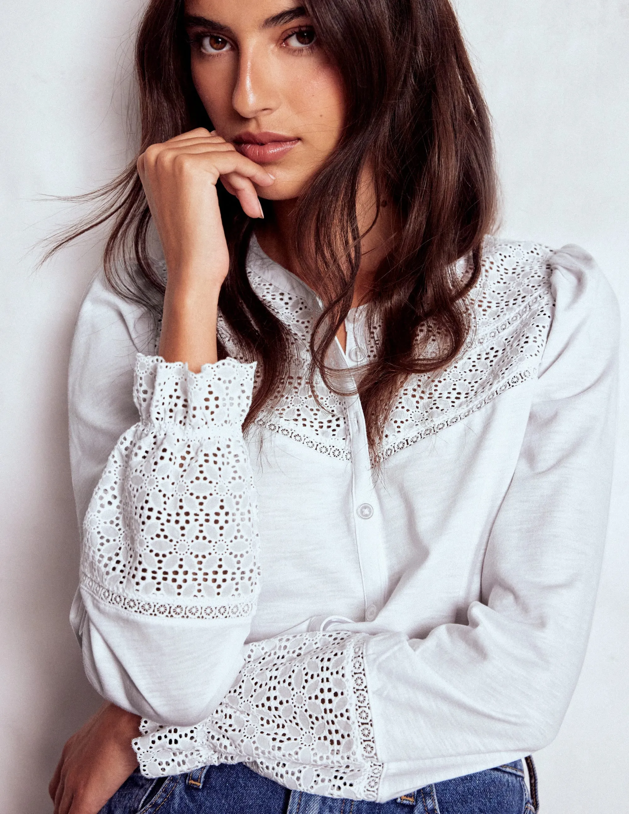 Hypoallergenic Lining Raglan Sleeve Pippa Broderie Jersey Shirt-White