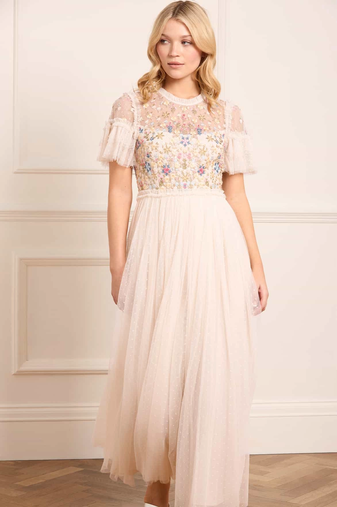 Stylish Fit Flowerbed Embroidery Bodice Round Neck Ankle Gown