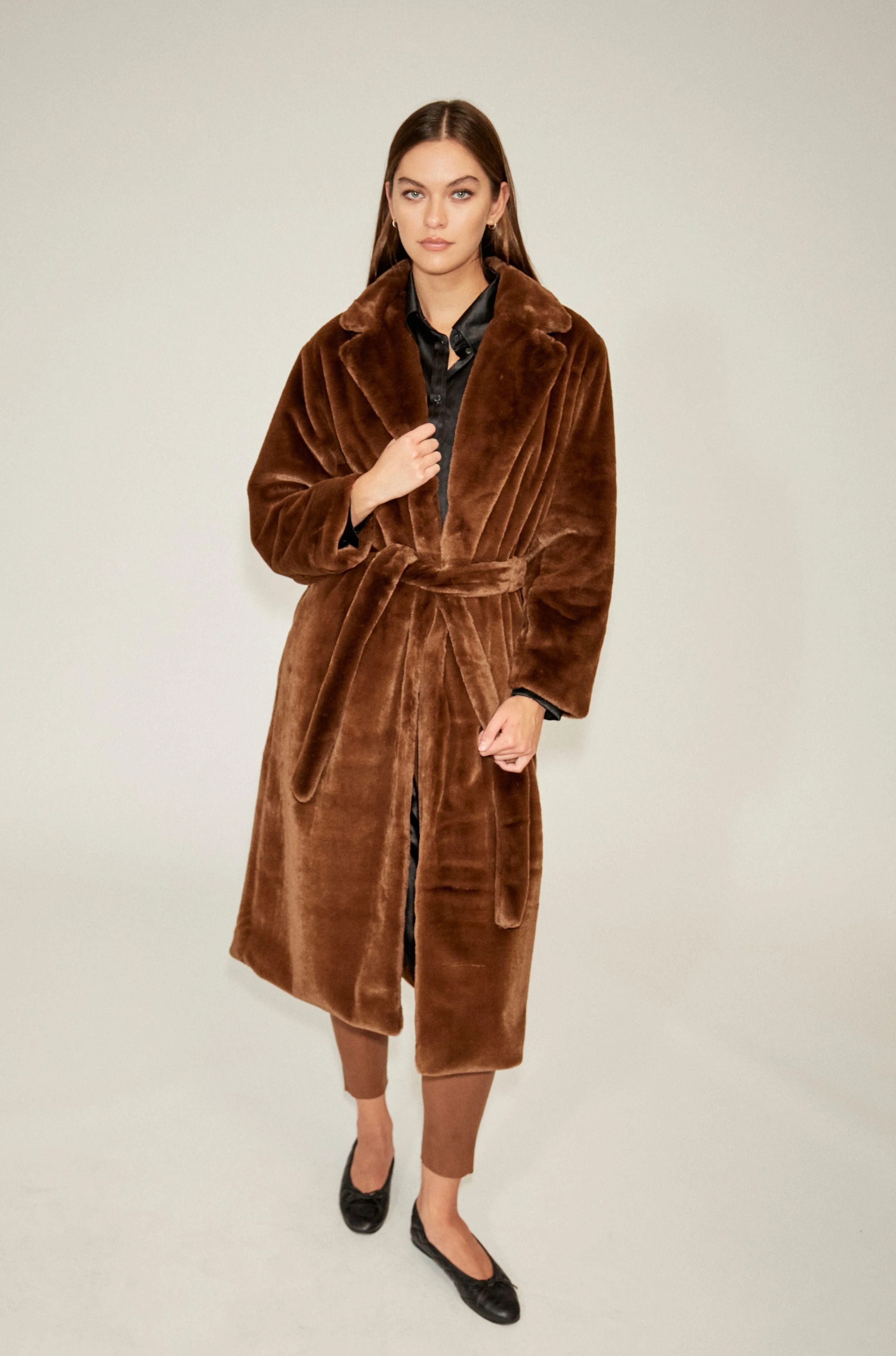 Moisture Wicking Inner Layer Airy Cloth Brown Faux Fur Robe