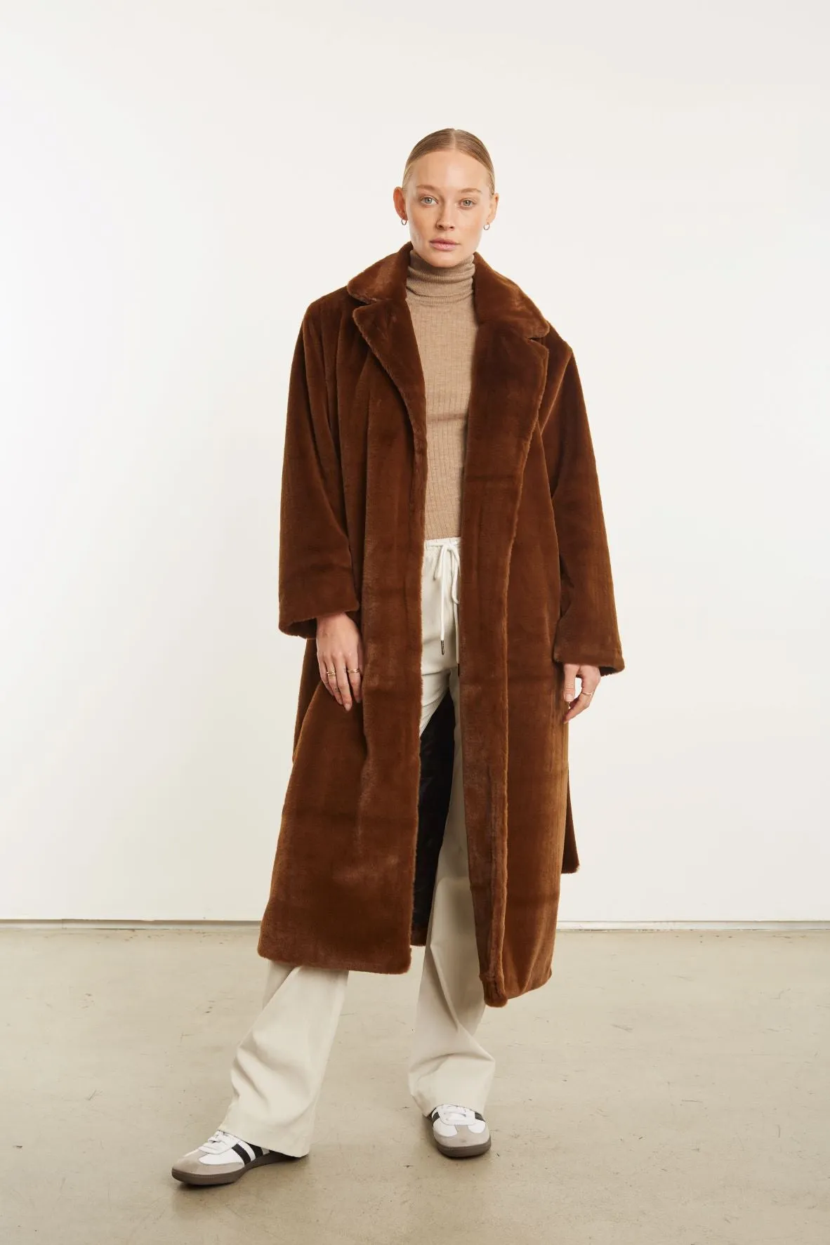 Seamless Street Fit Brown Faux Fur Robe