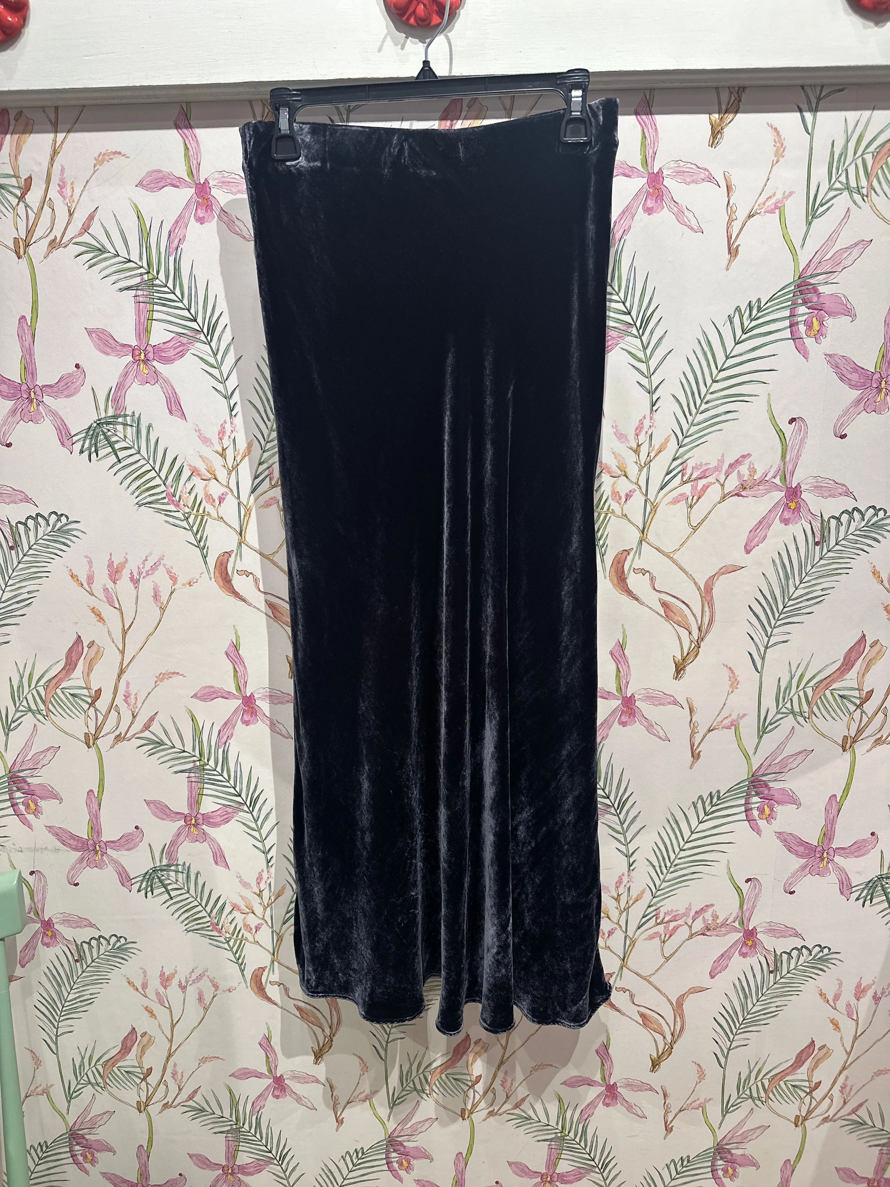 light feel Effortless Feel Eza Silk Velvet Maxi Skirt in Navy