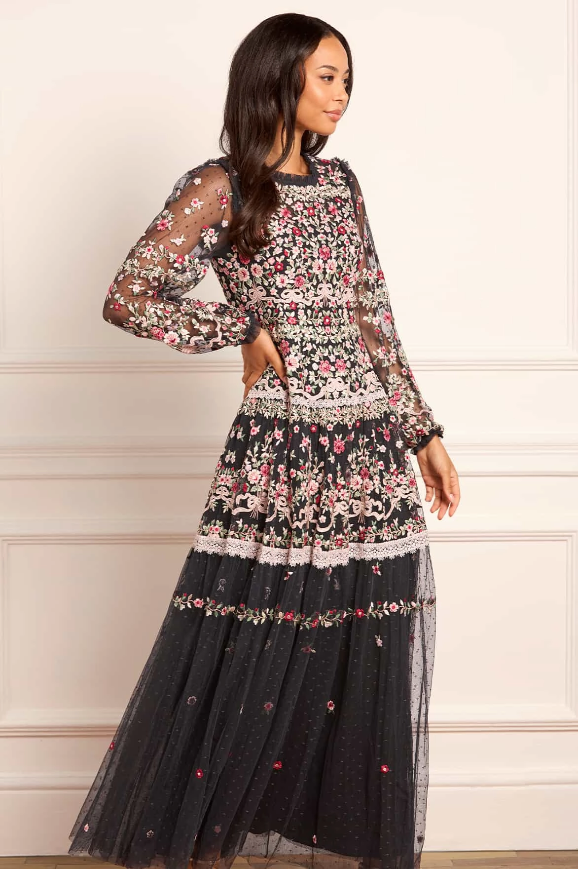 Ribbon Bouquet Gown Form Focus City Mood