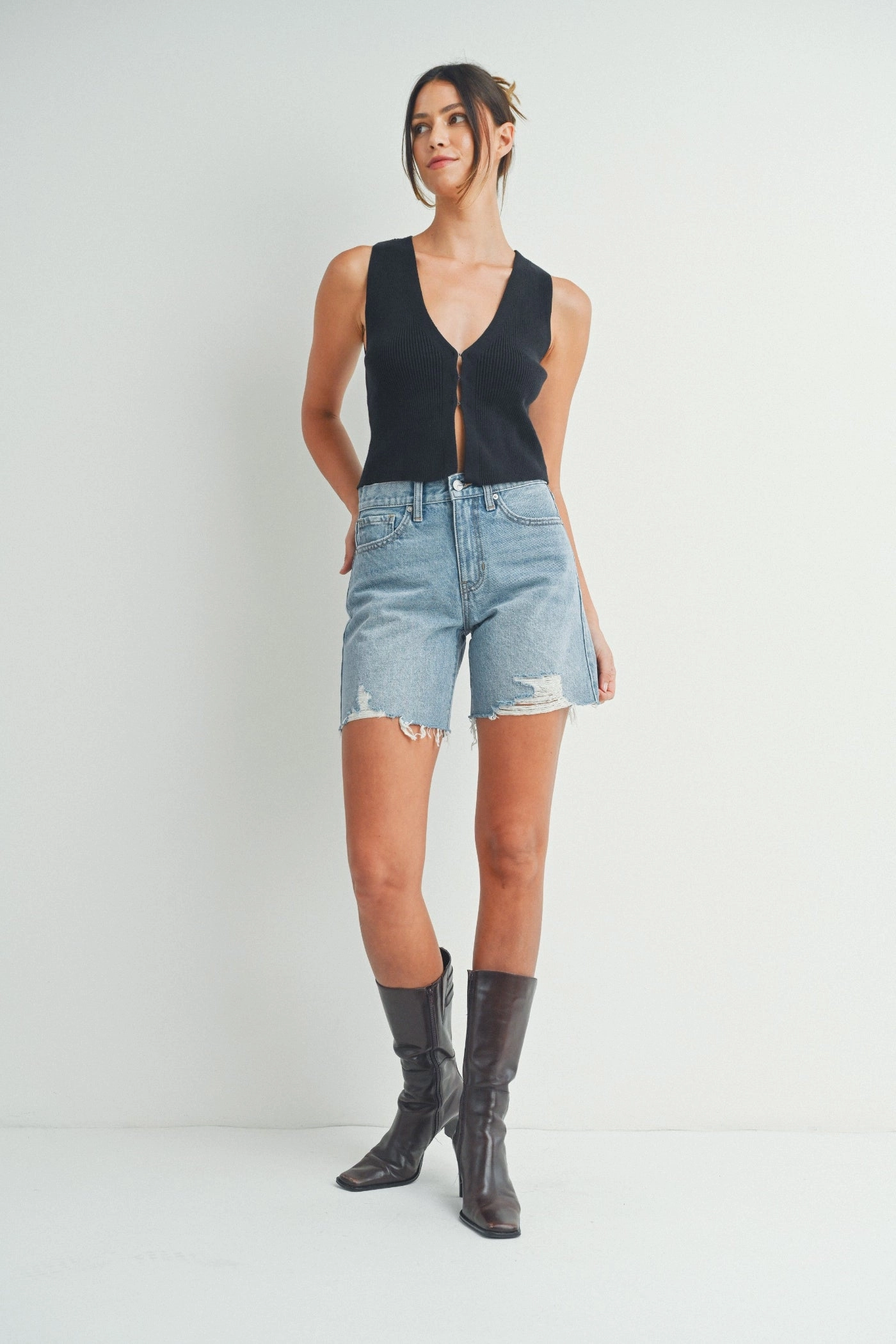 Easy Style Adaptive Look SELENA SLIGHTLY DISTRESSED DENIM SHORTS